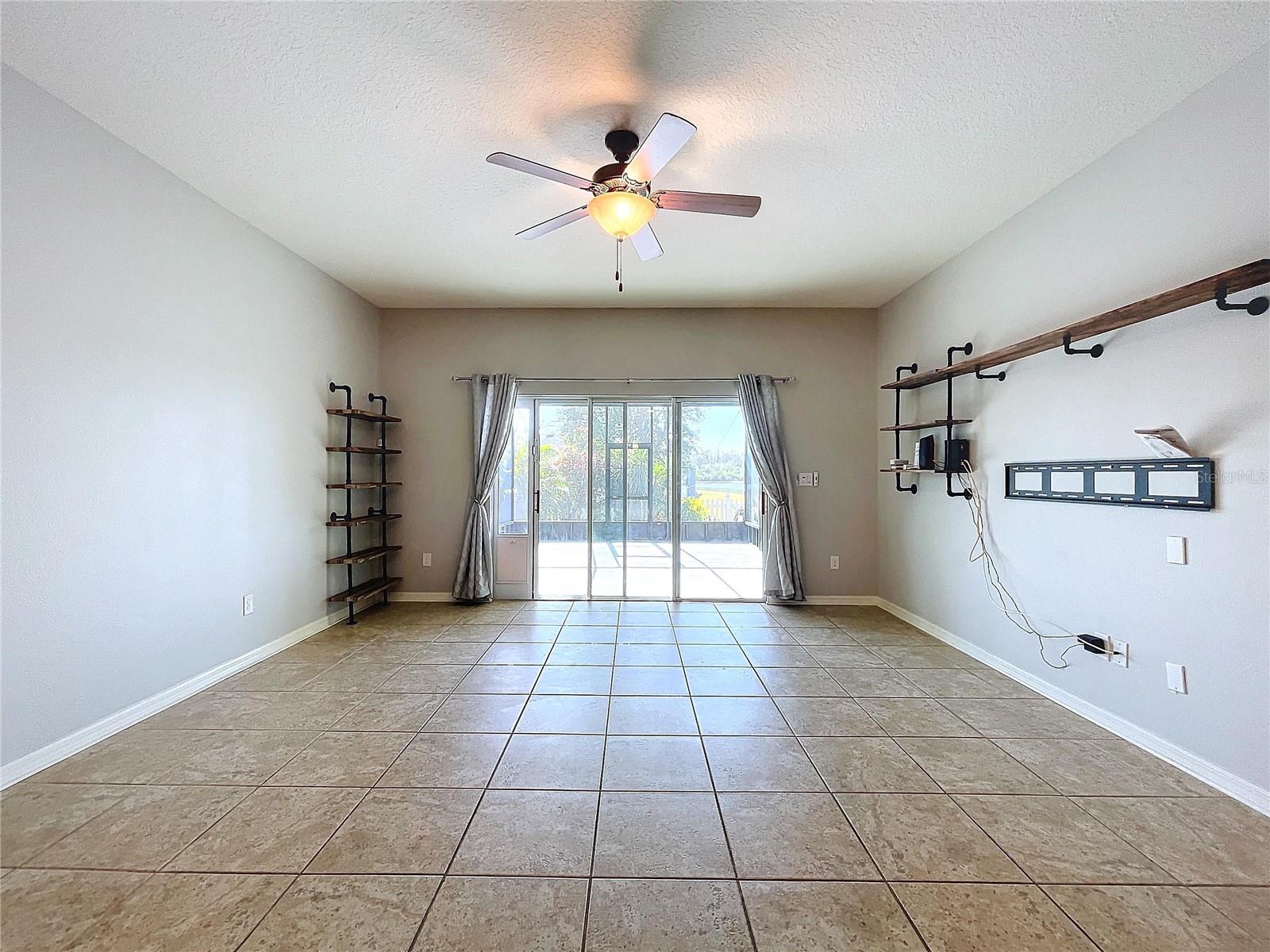 8301 ORANGE SPRING DR, RUSKIN, FL, 33573