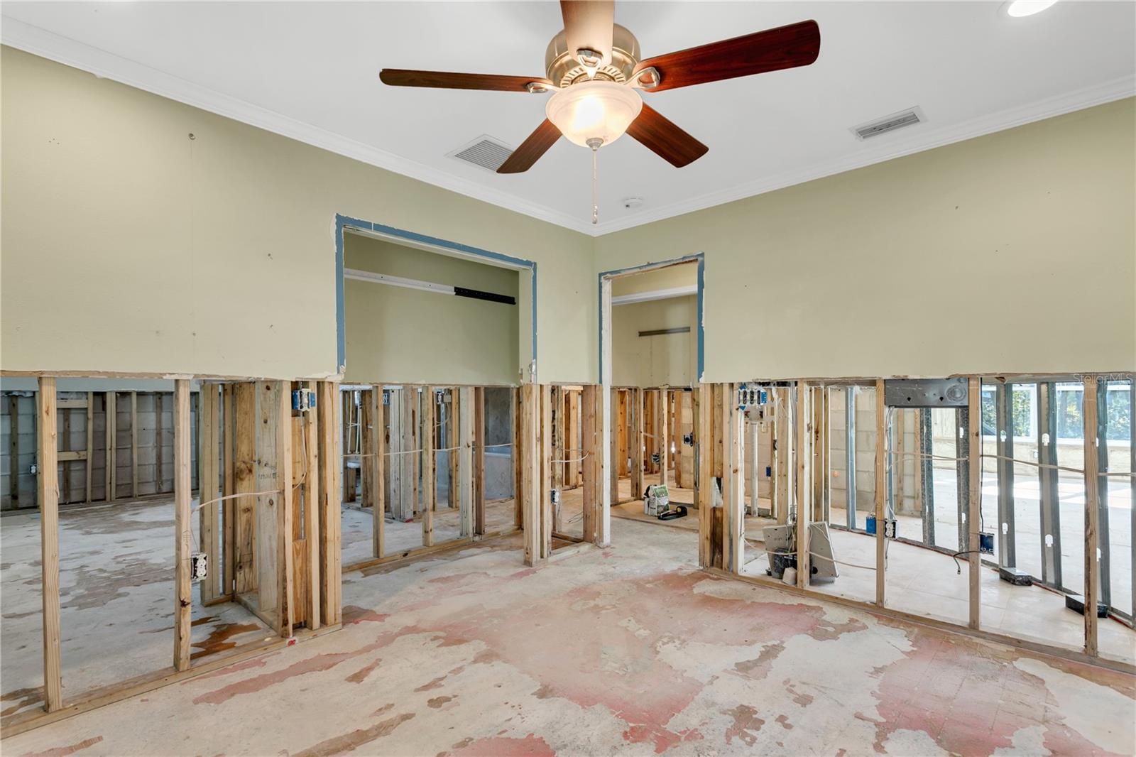 8708 THORNWOOD LN, TAMPA, FL, 33615