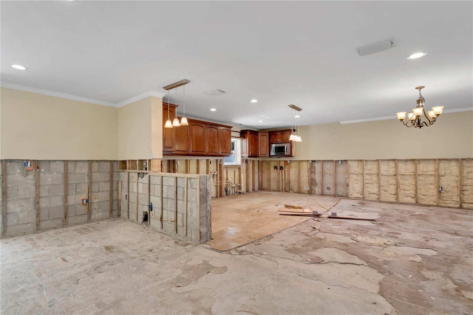 8708 THORNWOOD LN, TAMPA, FL, 33615