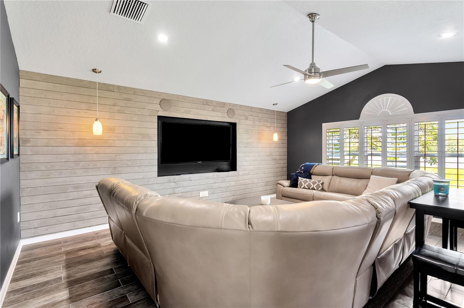 5516 WINDING BROOK LN, VALRICO, FL, 33596