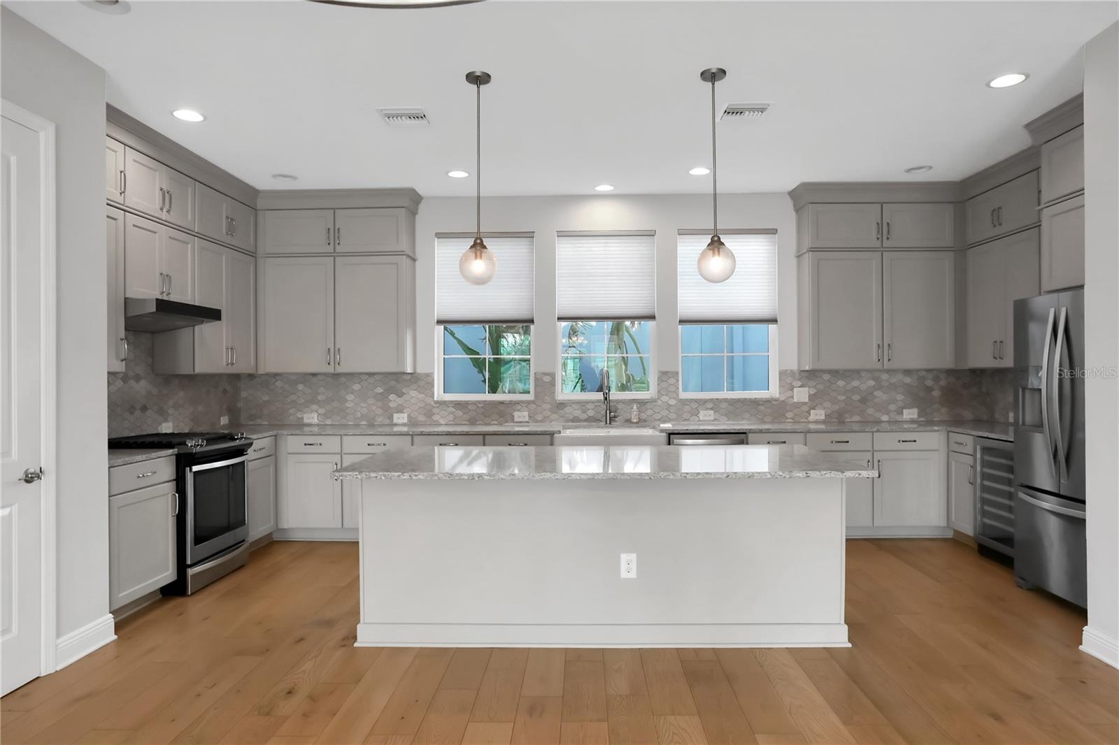 2625 W PLATT ST, TAMPA, FL, 33609