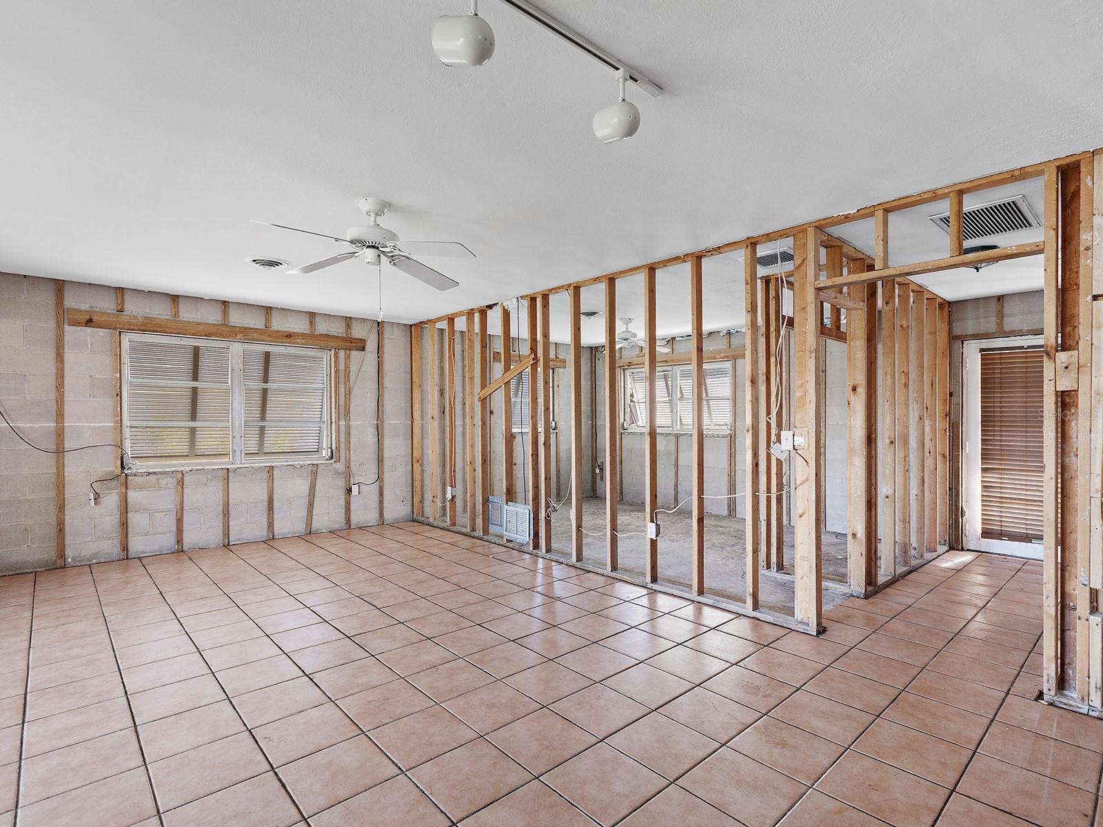 1680 LEMON BAY DR, VENICE, FL, 34293