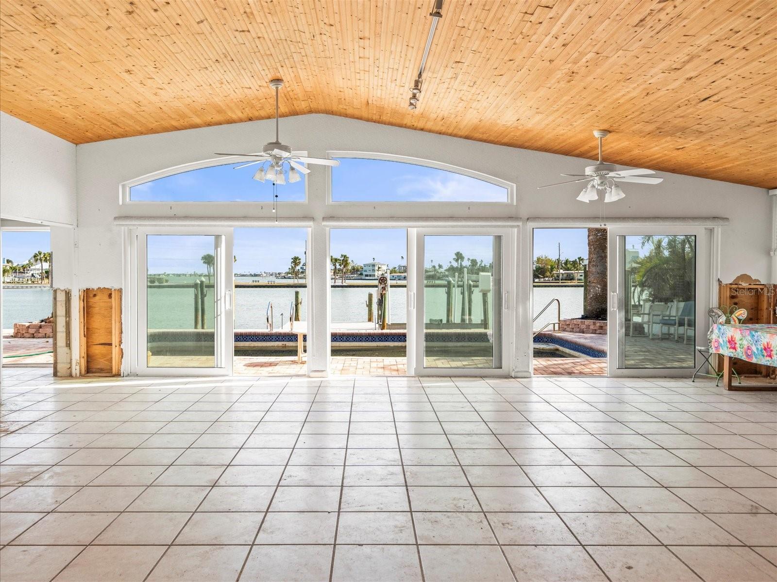 16124 4TH ST E, REDINGTON BEACH, FL, 33708