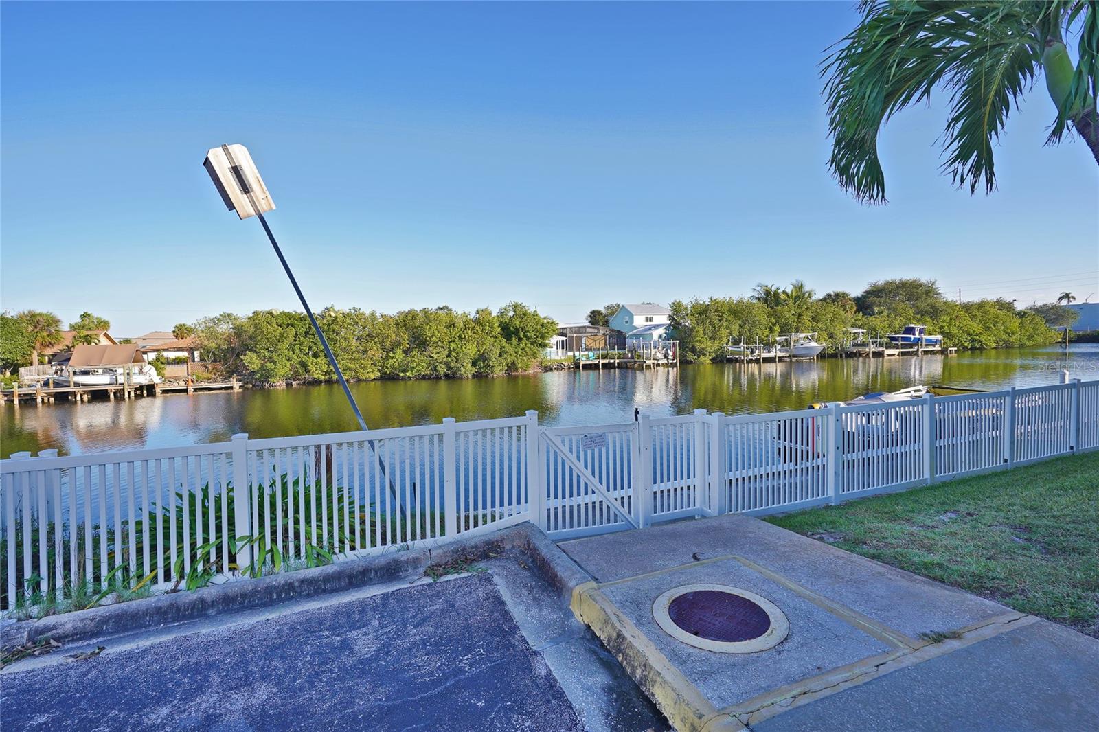 250 N BANANA RIVER DR #H8, MERRITT ISLAND, FL, 32952