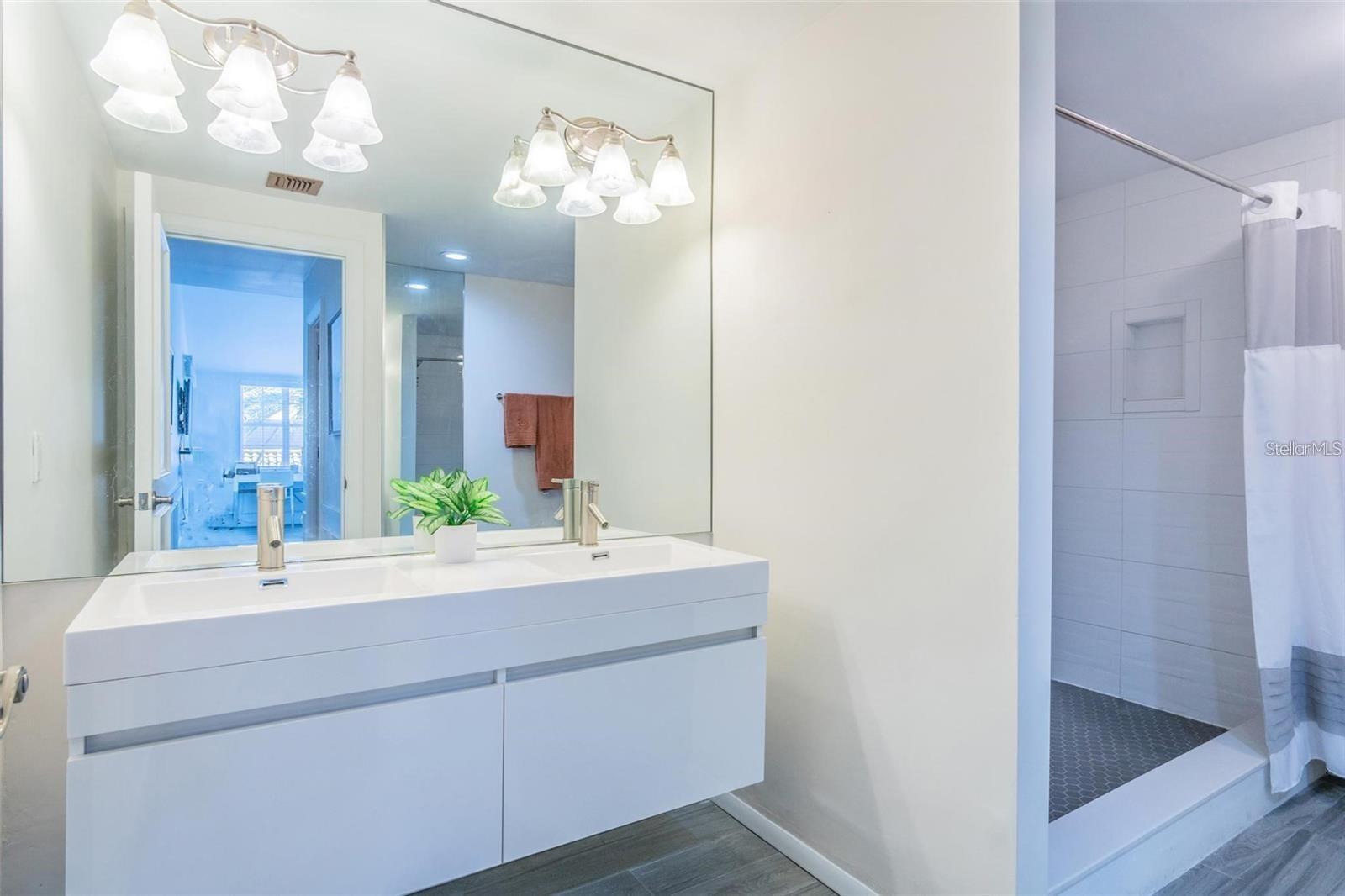 1645 W SNOW CIR #205, TAMPA, FL, 33606