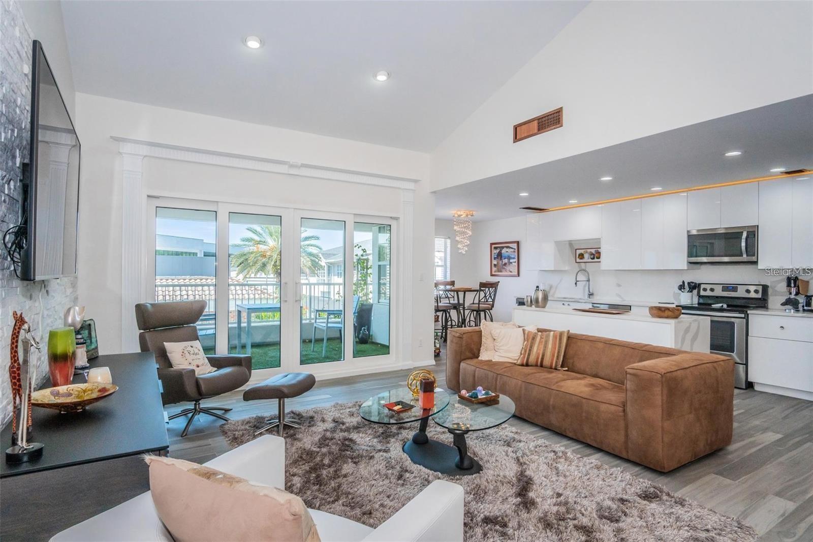 1645 W SNOW CIR #205, TAMPA, FL, 33606