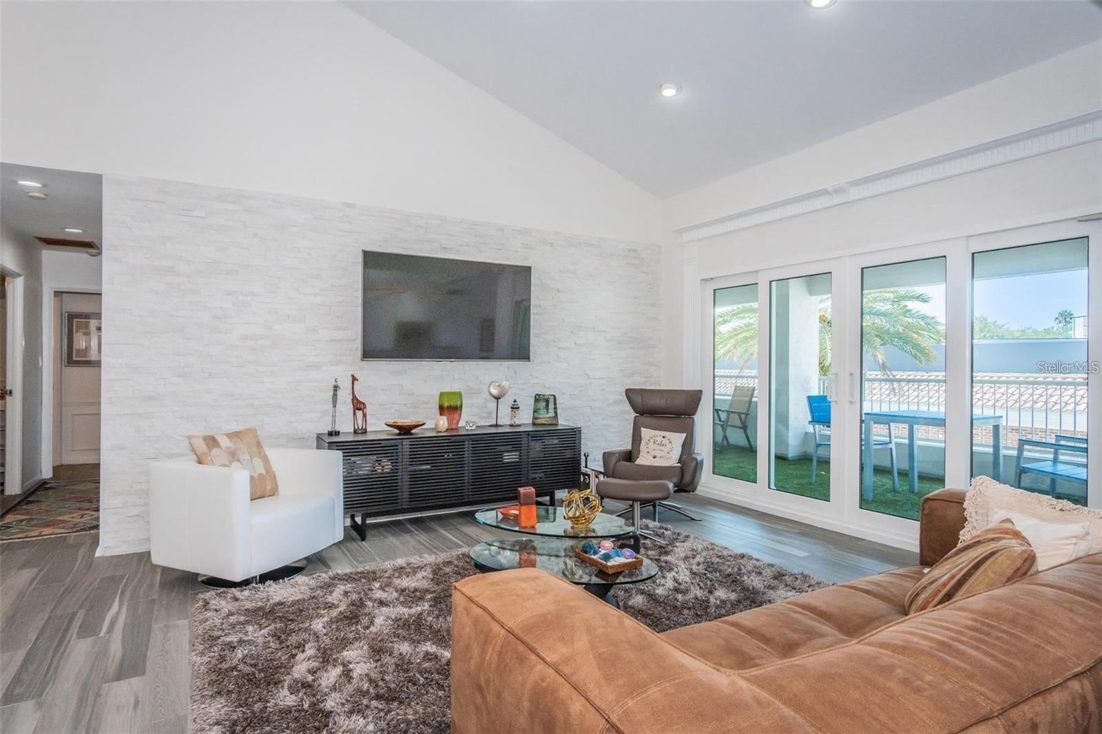 1645 W SNOW CIR #205, TAMPA, FL, 33606