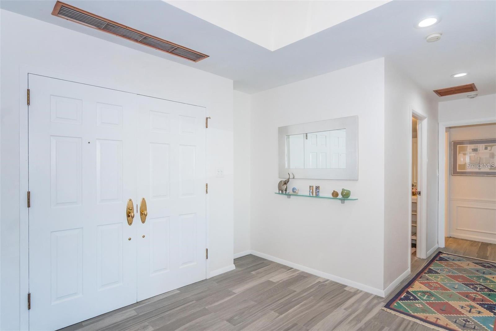 1645 W SNOW CIR #205, TAMPA, FL, 33606