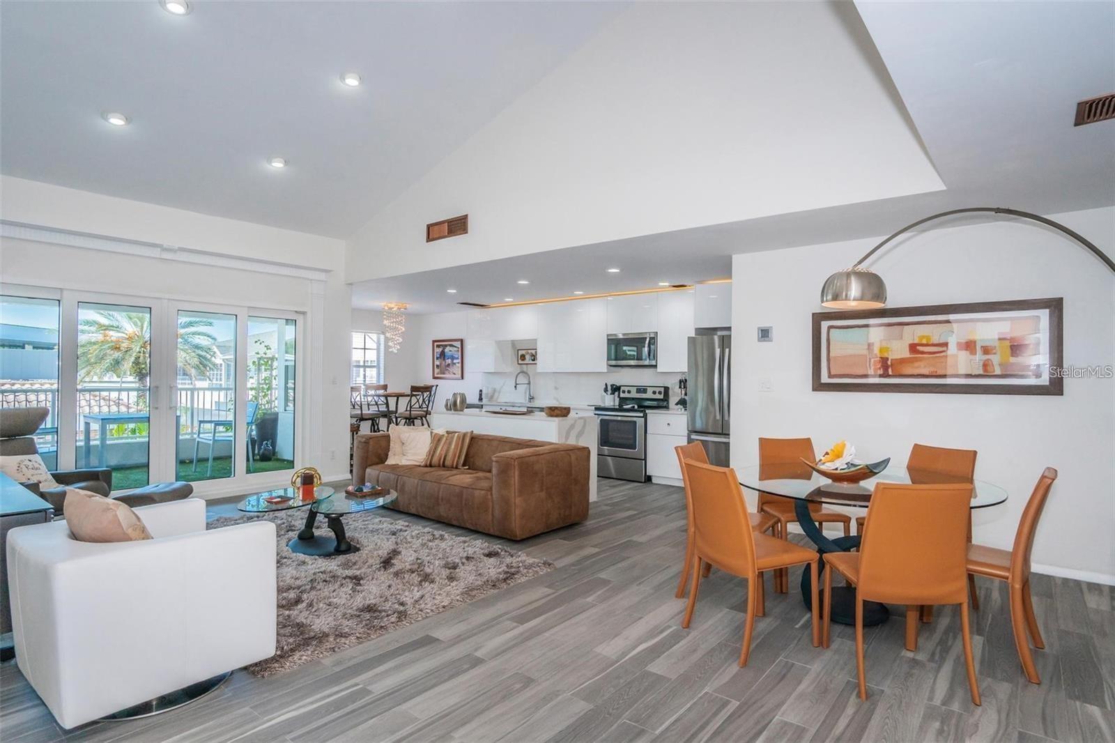 1645 W SNOW CIR #205, TAMPA, FL, 33606