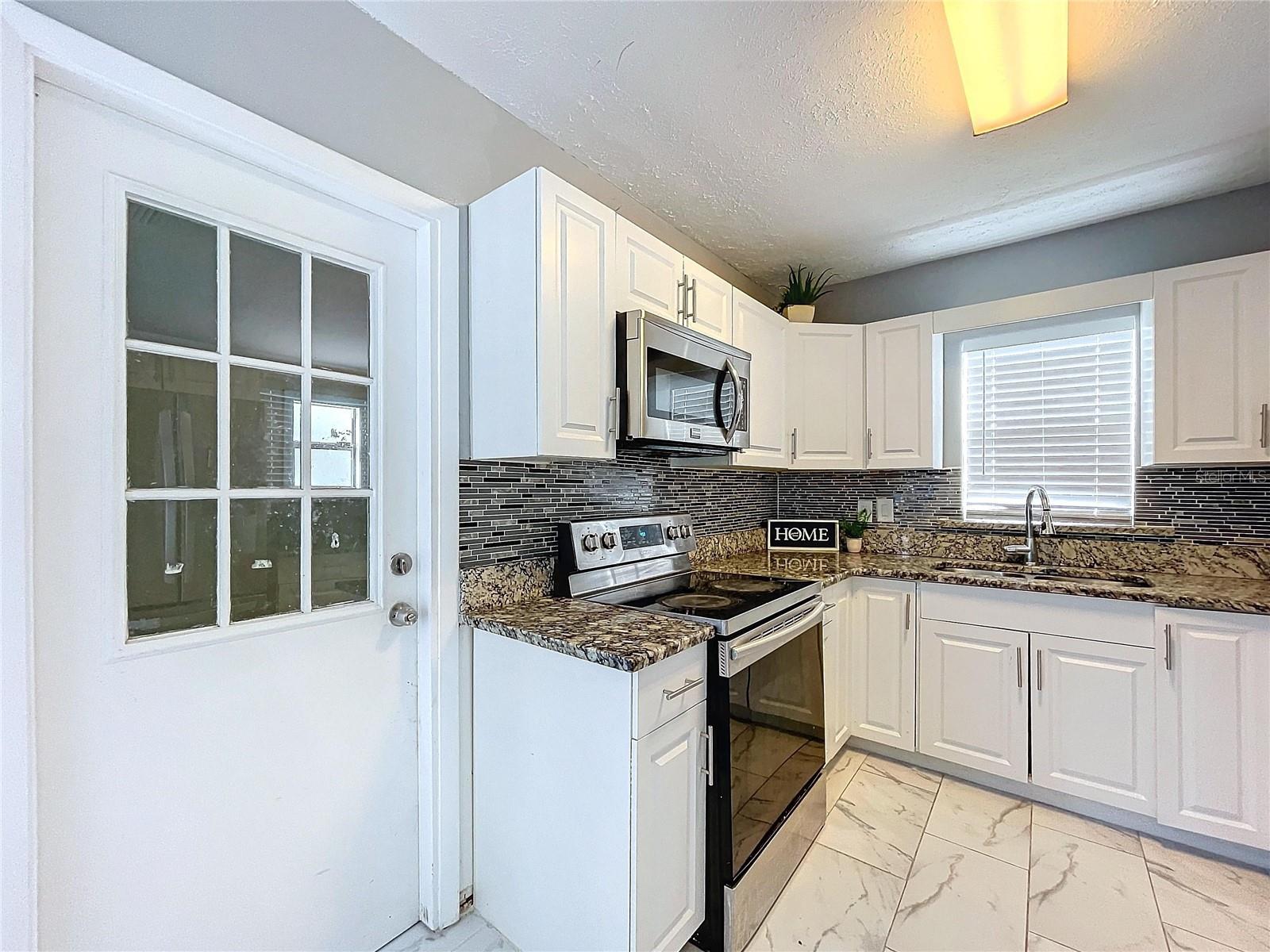 8901 TEMPLE PARK DR, TAMPA, FL, 33637