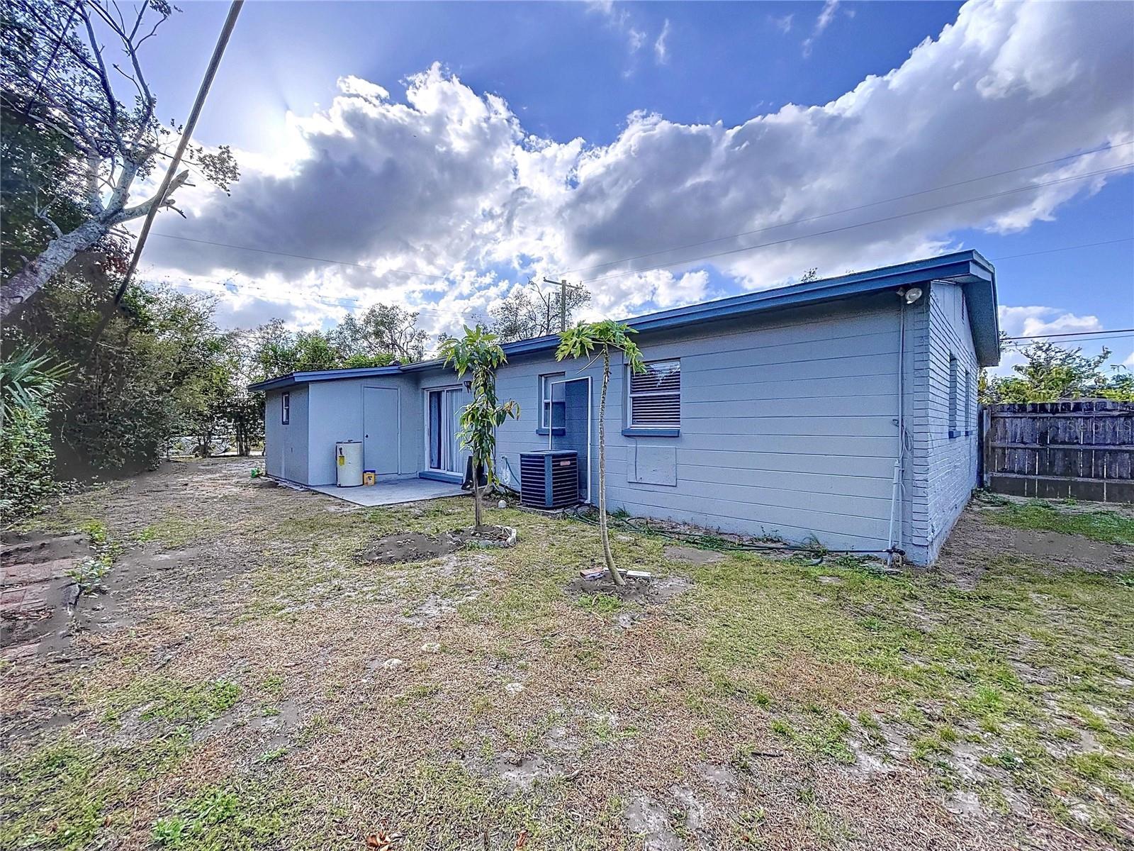 8901 TEMPLE PARK DR, TAMPA, FL, 33637