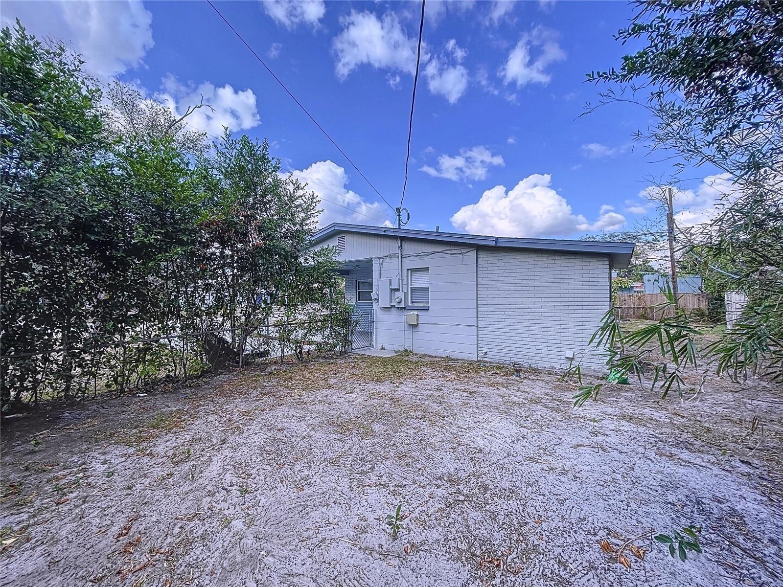 8901 TEMPLE PARK DR, TAMPA, FL, 33637