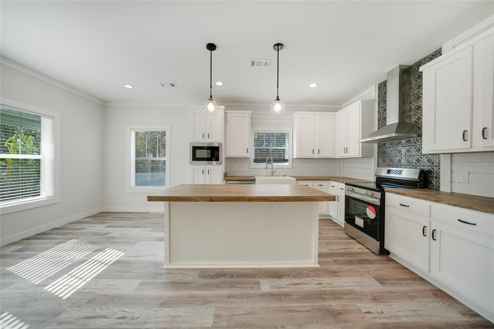 18302 GYPSY AVE, PORT CHARLOTTE, FL, 33954