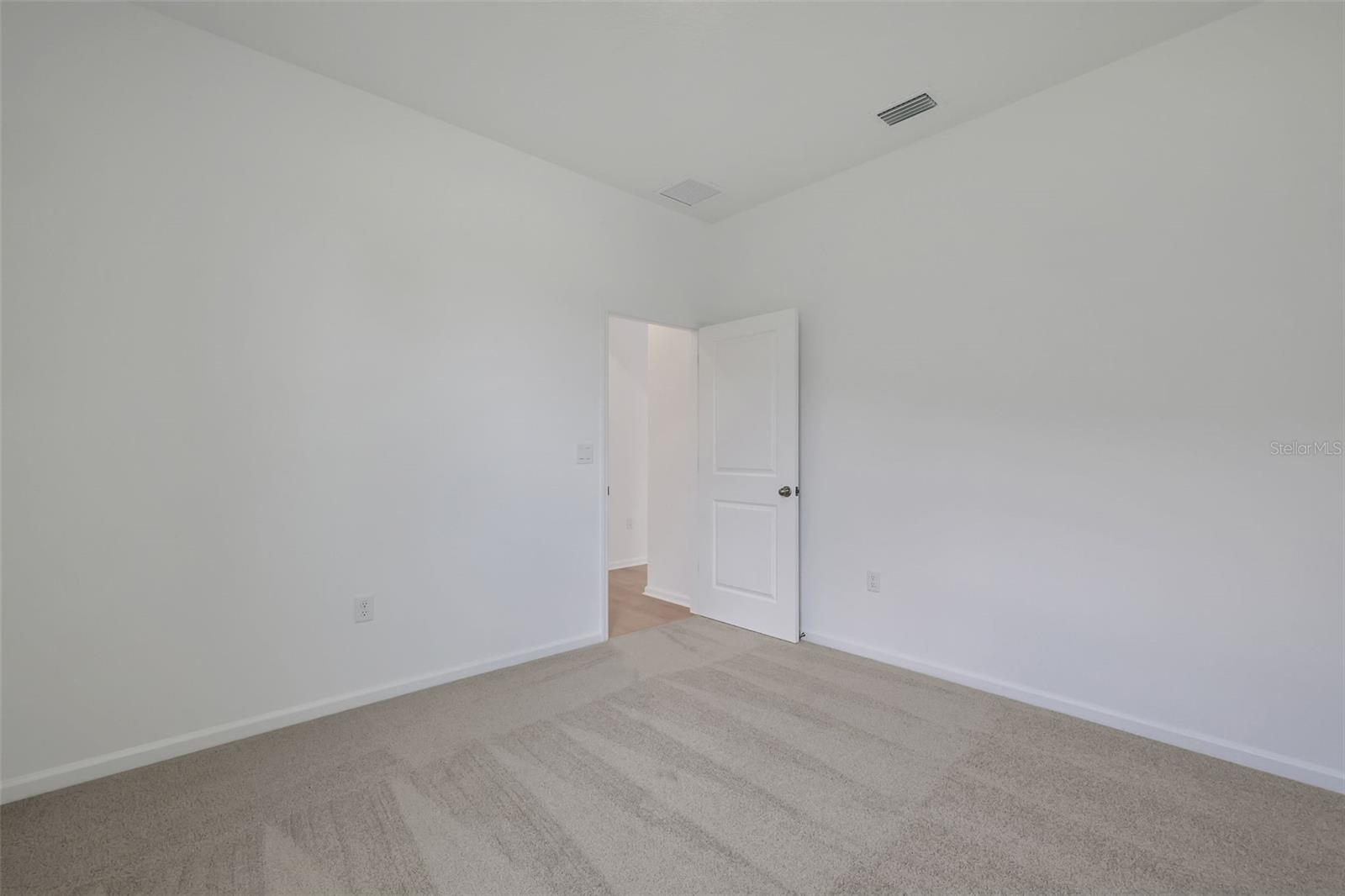 2833 SUPERMARINE RD, TAVARES, FL, 32778