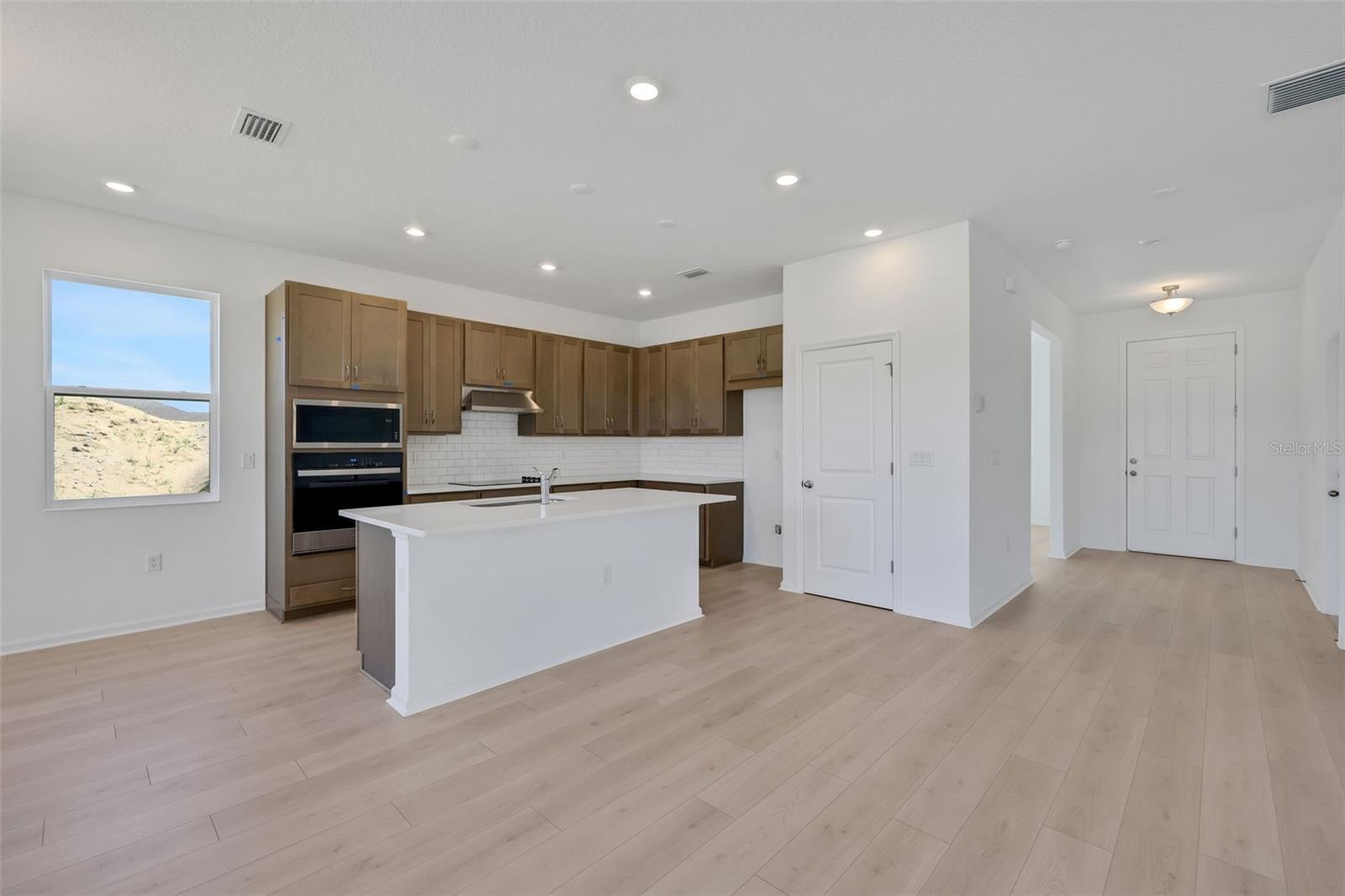 2833 SUPERMARINE RD, TAVARES, FL, 32778