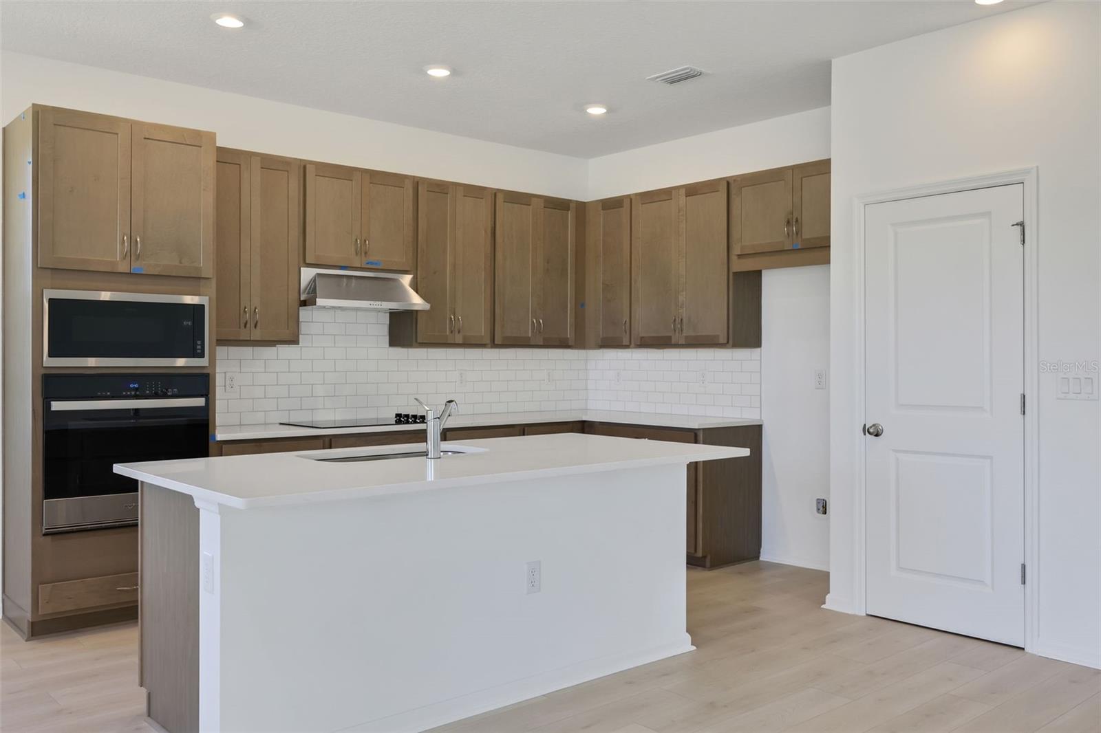 2833 SUPERMARINE RD, TAVARES, FL, 32778