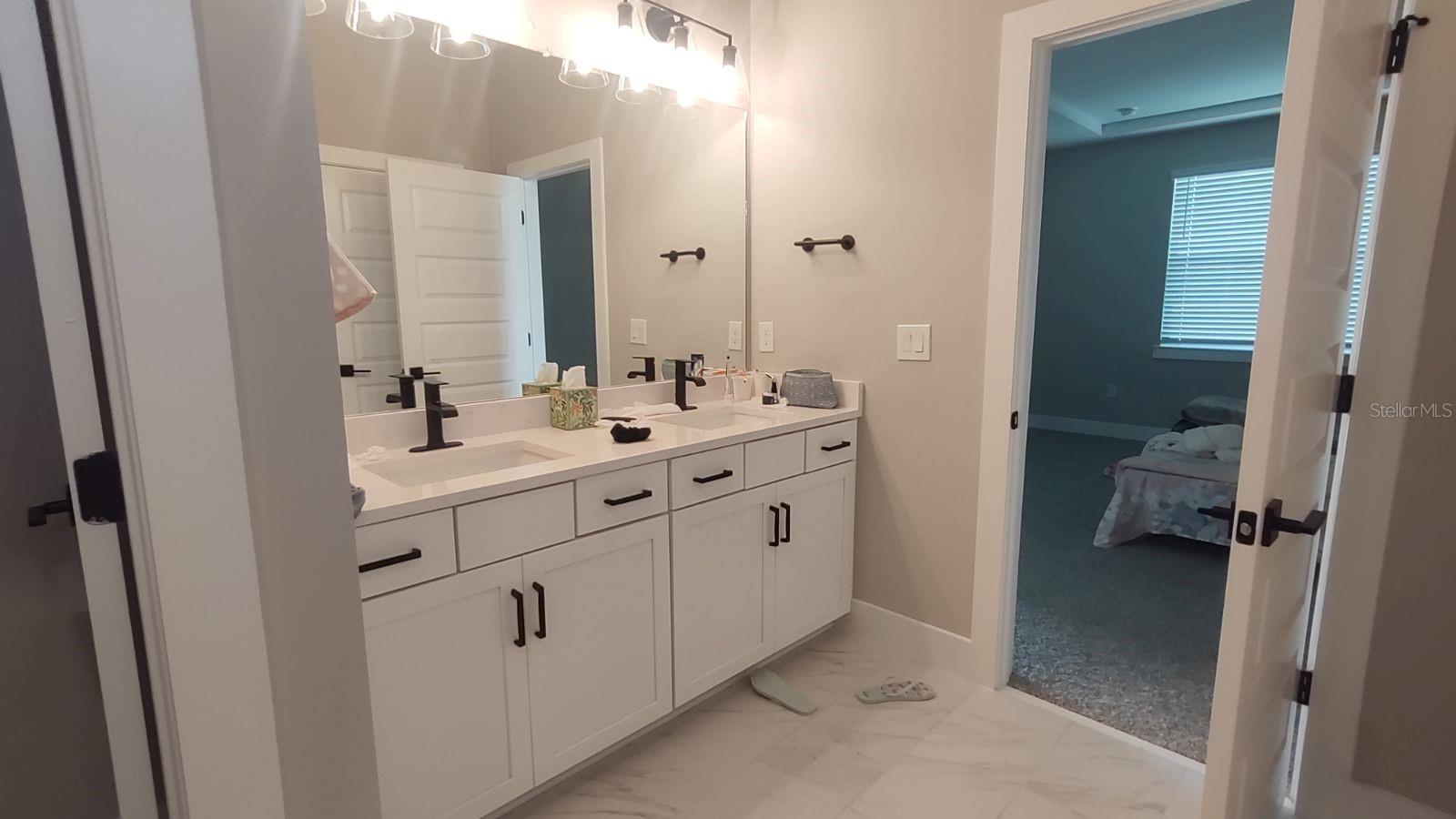 100 RUNAWAY FIELD AVE, NOKOMIS, FL, 34275