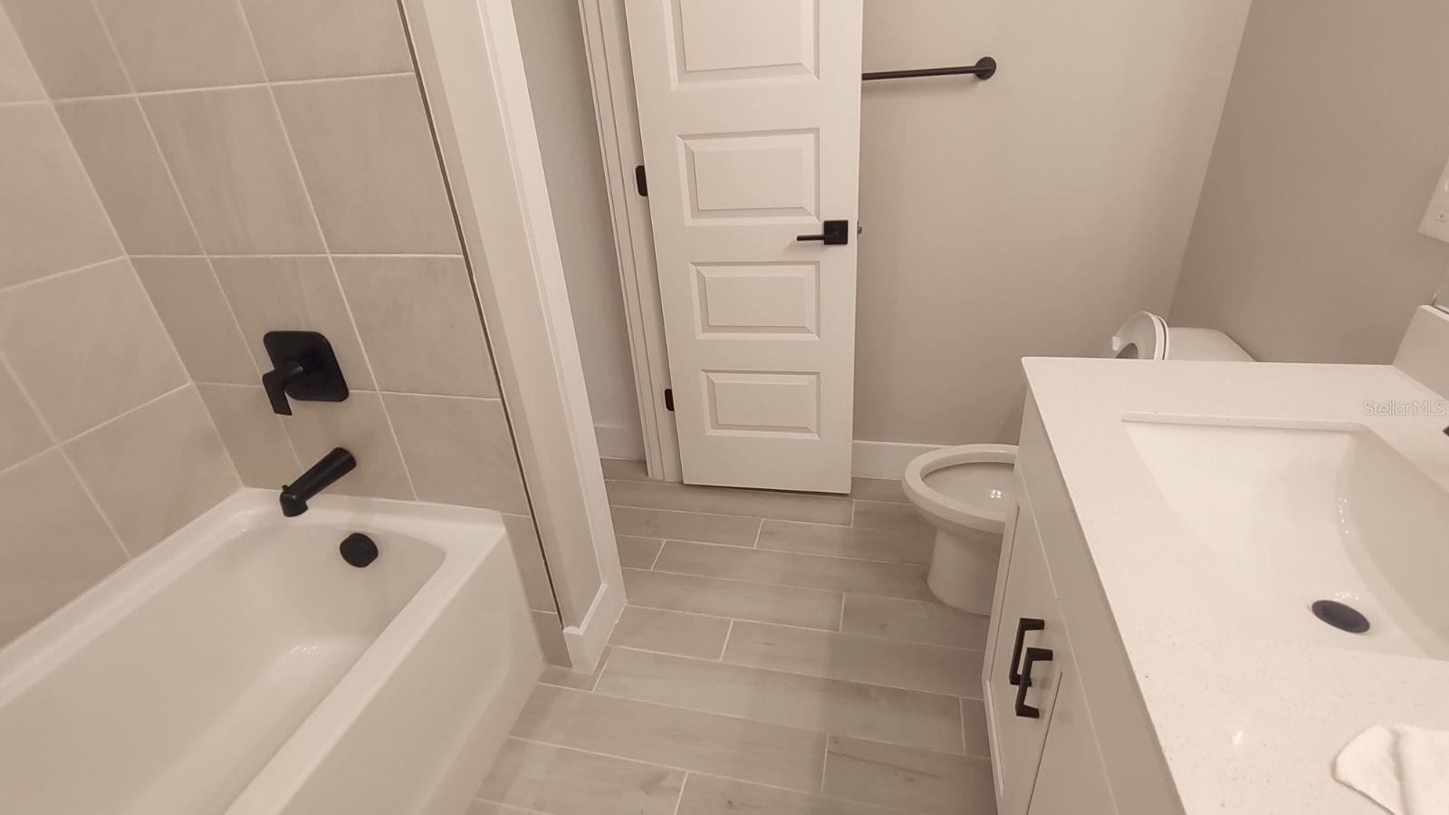 100 RUNAWAY FIELD AVE, NOKOMIS, FL, 34275