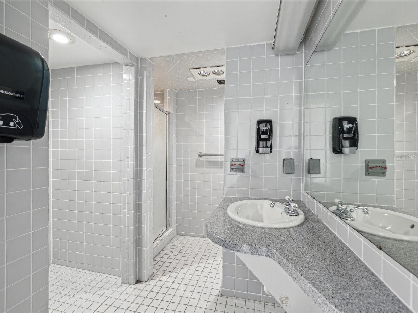 200 WINDWARD PSGE #106, CLEARWATER BEACH, FL, 33767
