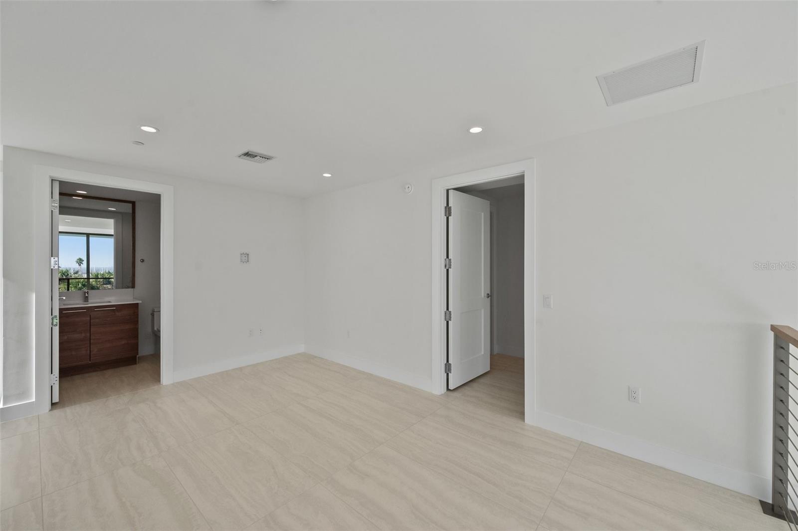 301 1ST ST S #205, ST PETERSBURG, FL, 33701