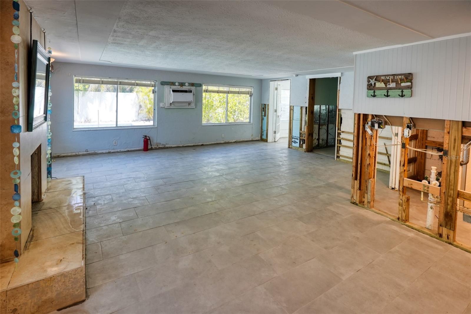210 HAVERKOS CT, HOLMES BEACH, FL, 34217
