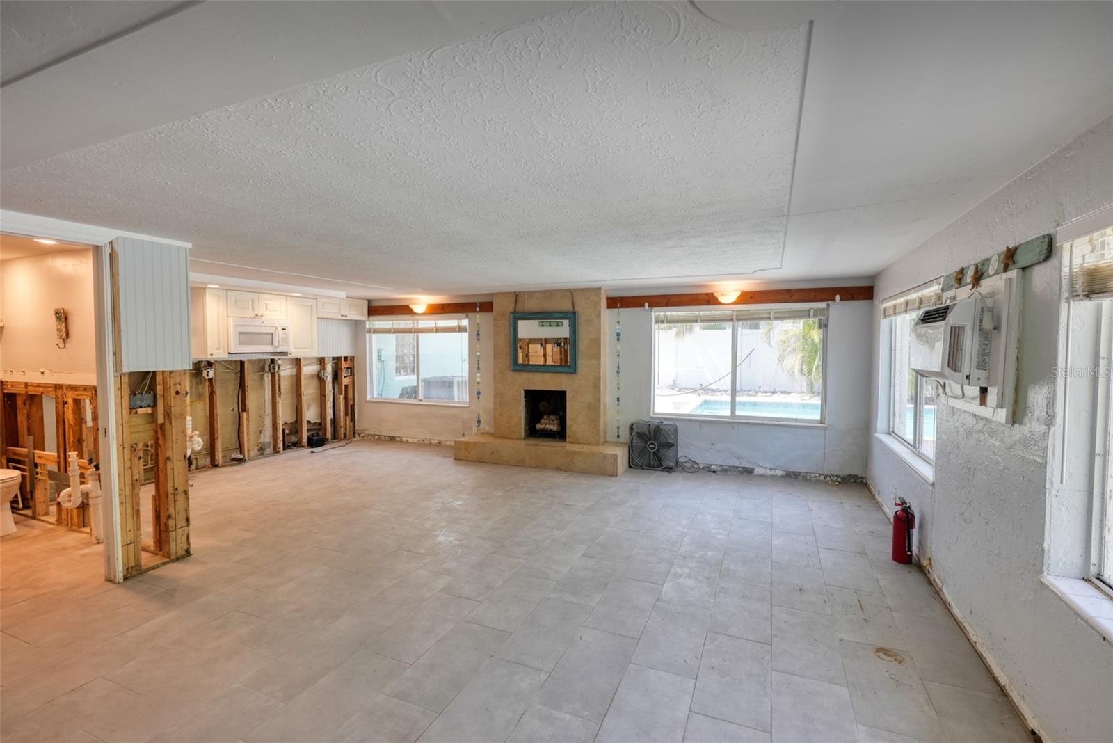 210 HAVERKOS CT, HOLMES BEACH, FL, 34217
