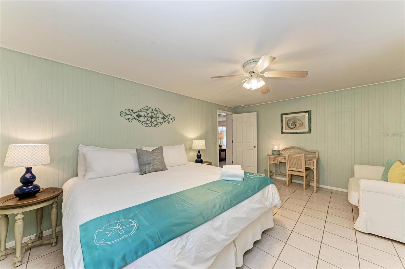 210 HAVERKOS CT, HOLMES BEACH, FL, 34217