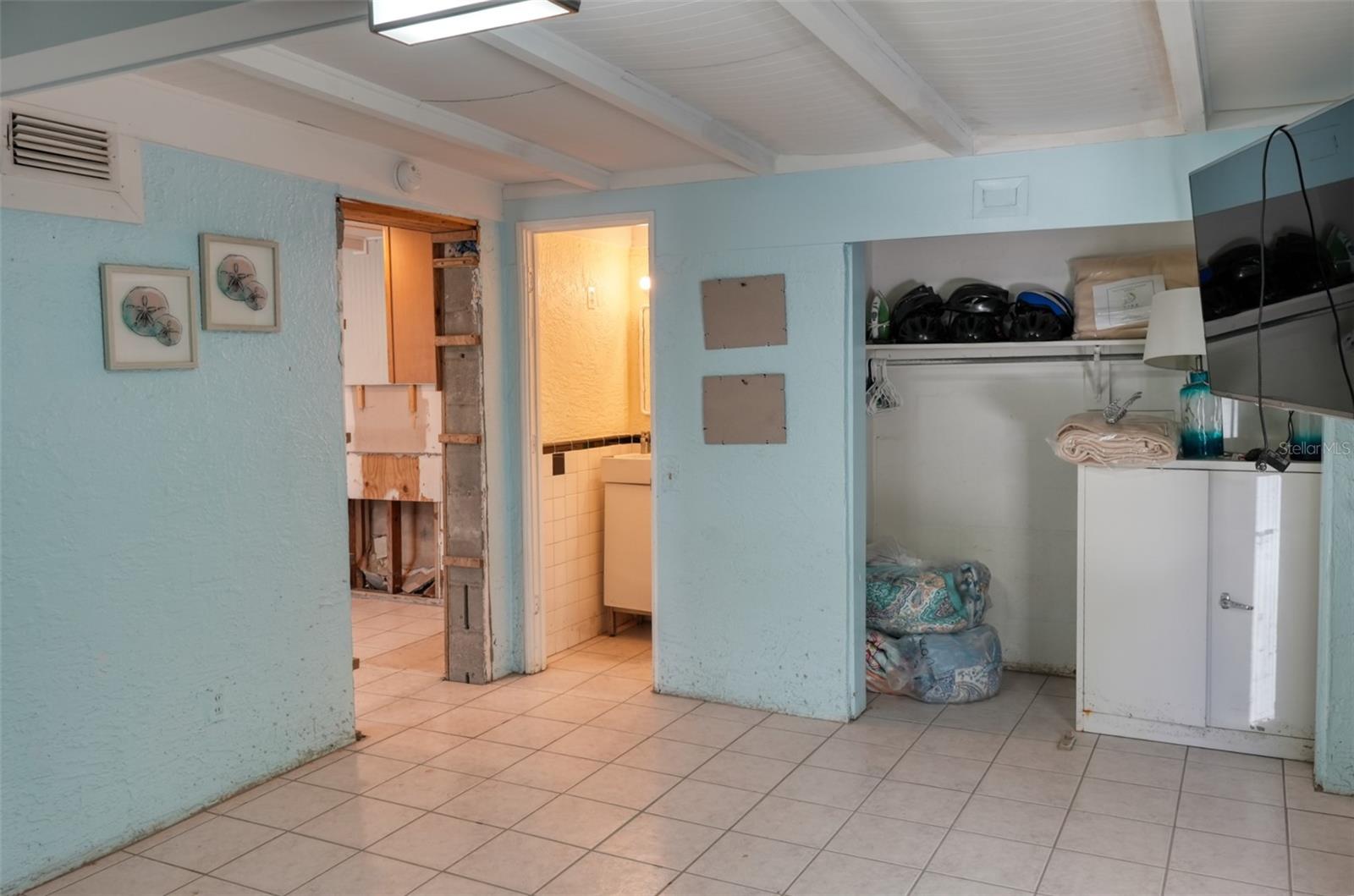 210 HAVERKOS CT, HOLMES BEACH, FL, 34217