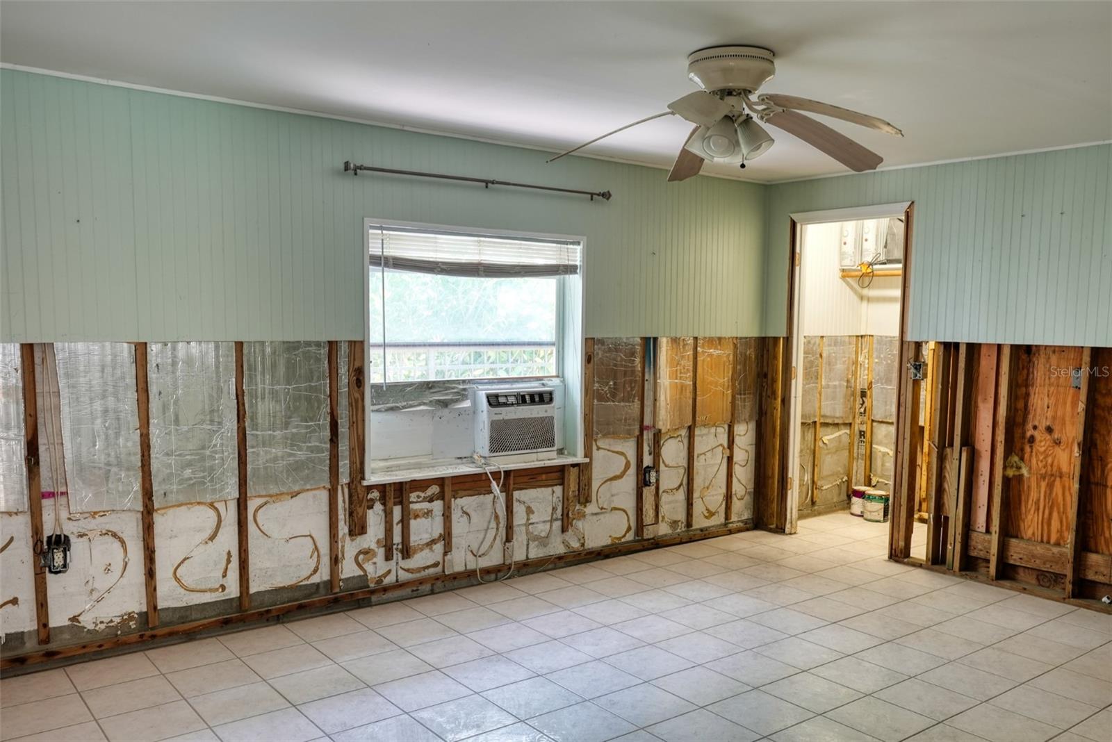 210 HAVERKOS CT, HOLMES BEACH, FL, 34217