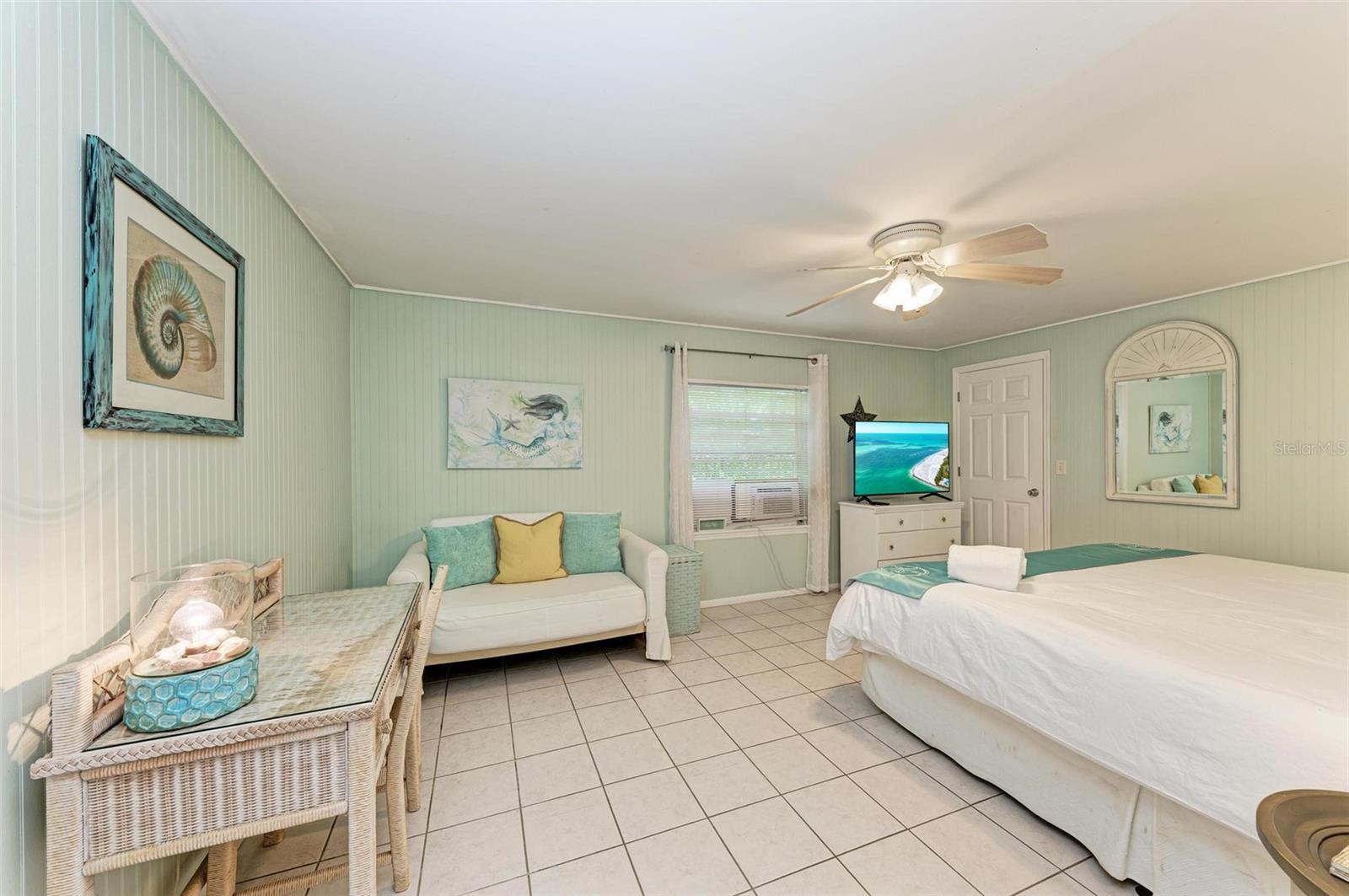 210 HAVERKOS CT, HOLMES BEACH, FL, 34217