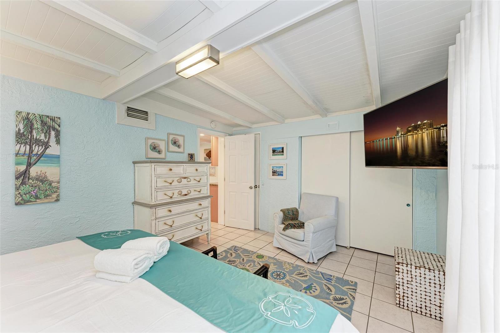 210 HAVERKOS CT, HOLMES BEACH, FL, 34217