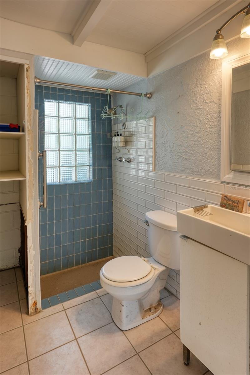 210 HAVERKOS CT, HOLMES BEACH, FL, 34217