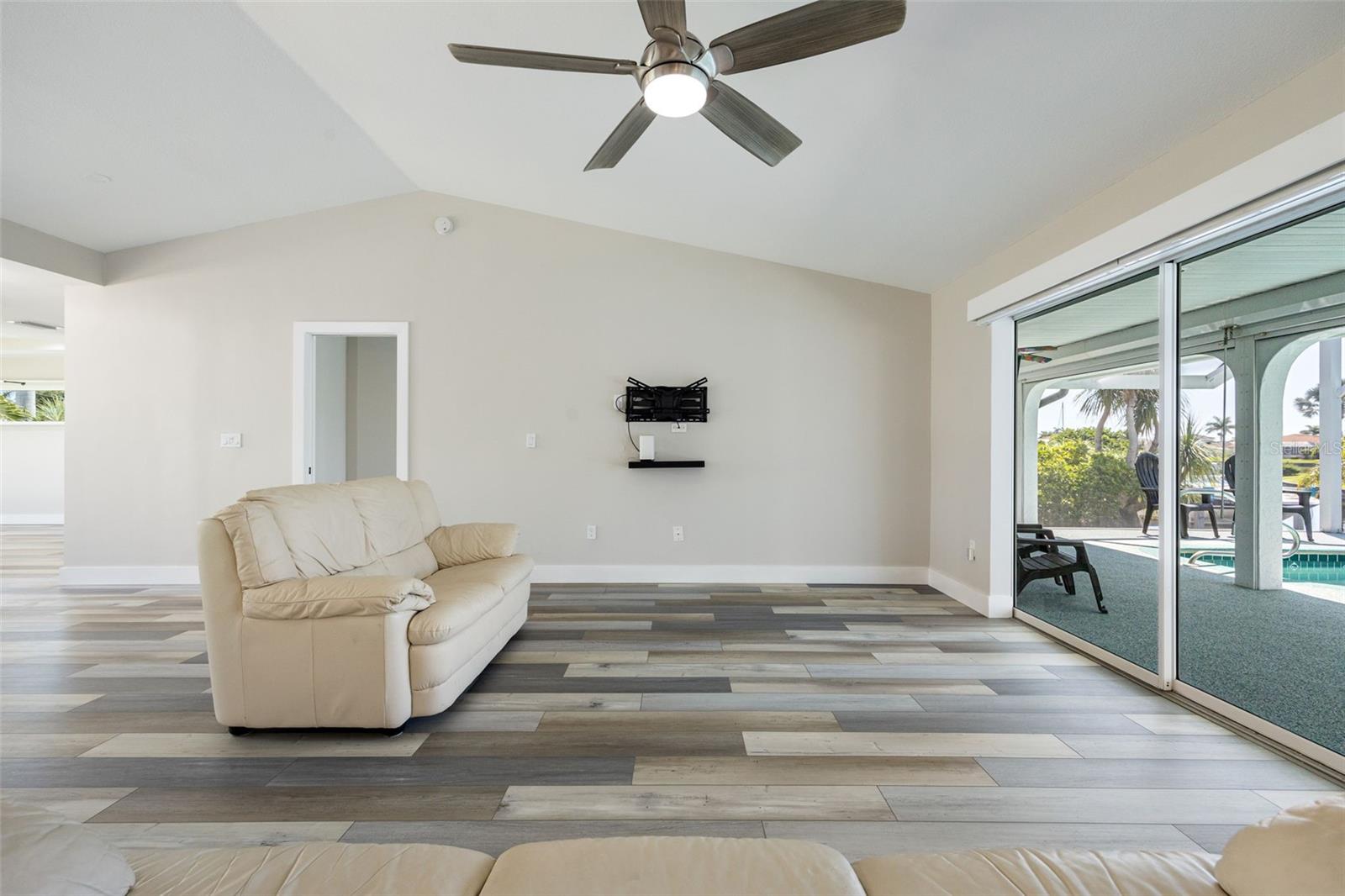 525 MADRID BLVD, PUNTA GORDA, FL, 33950