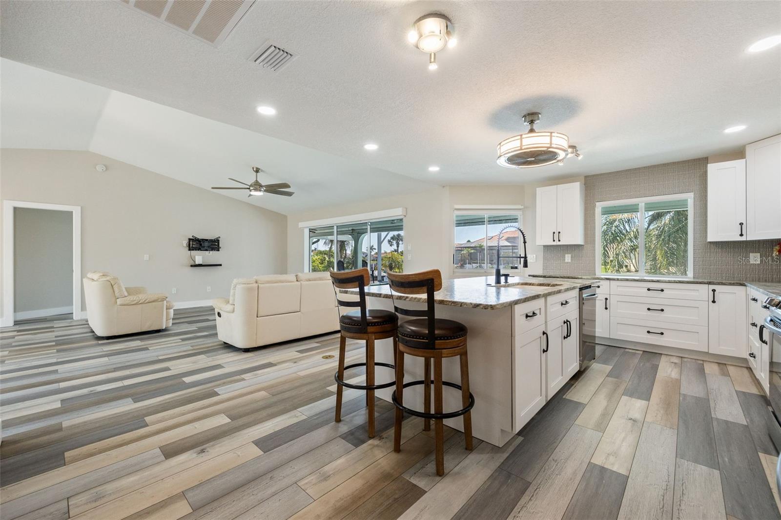 525 MADRID BLVD, PUNTA GORDA, FL, 33950
