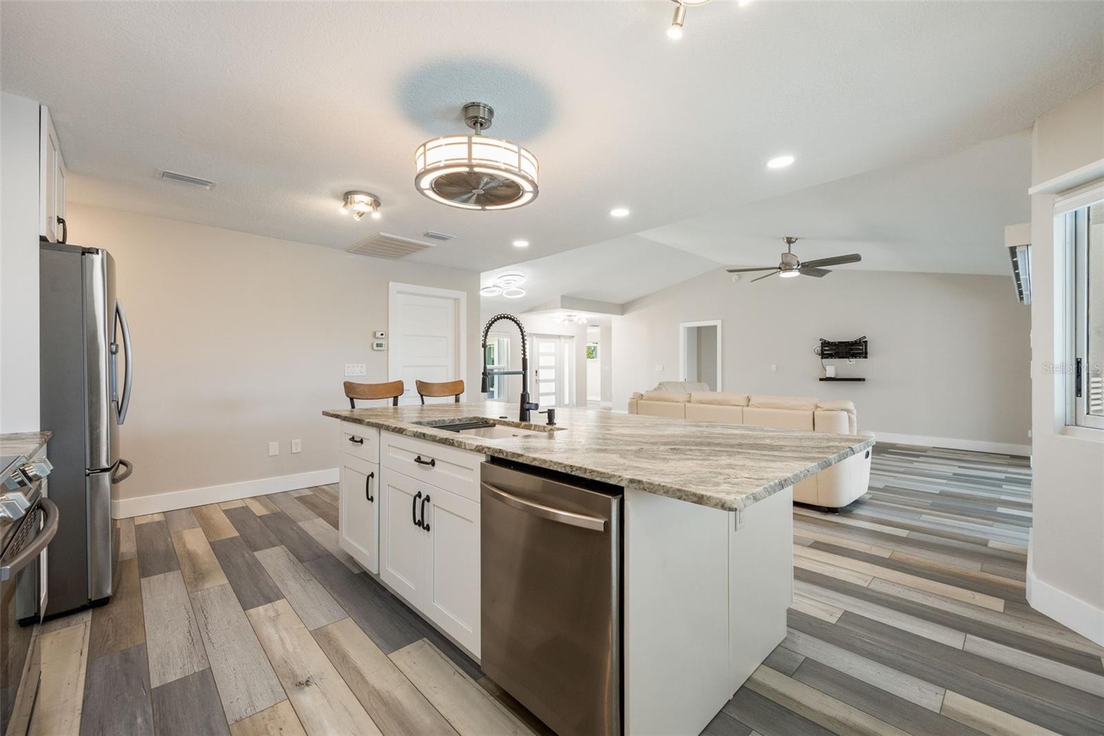525 MADRID BLVD, PUNTA GORDA, FL, 33950