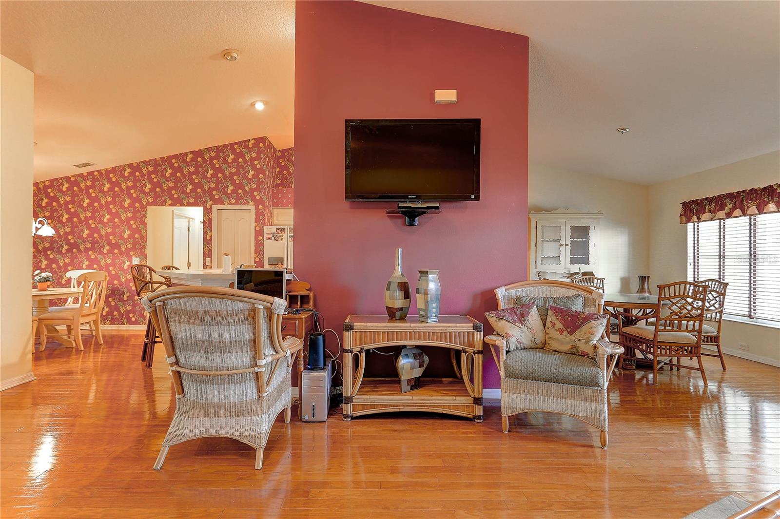 10105 MOSHIE LN, SAN ANTONIO, FL, 33576