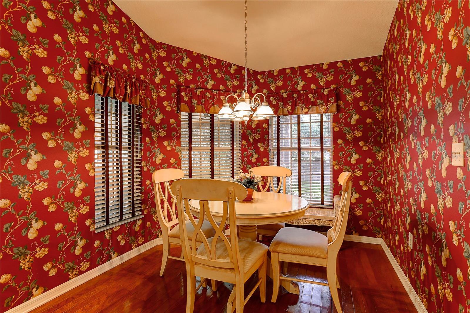 10105 MOSHIE LN, SAN ANTONIO, FL, 33576