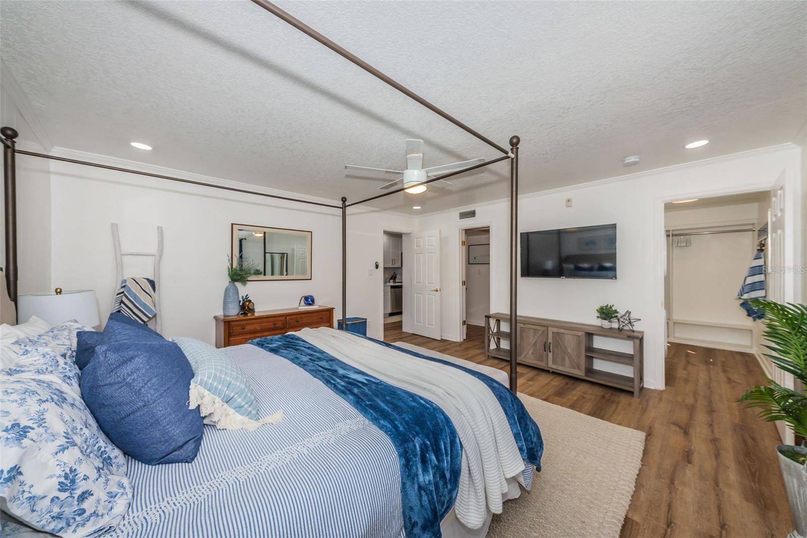 5175 COQUINA KEY DR SE #C, ST PETERSBURG, FL, 33705
