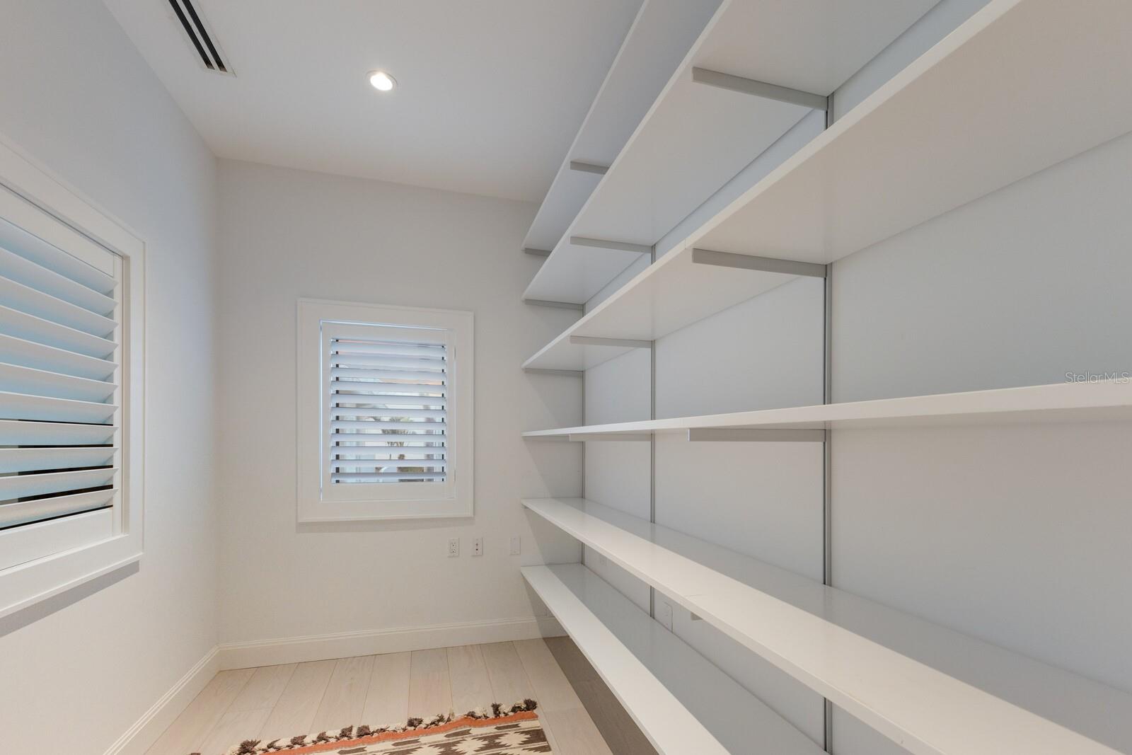 D6139748 Property Photo