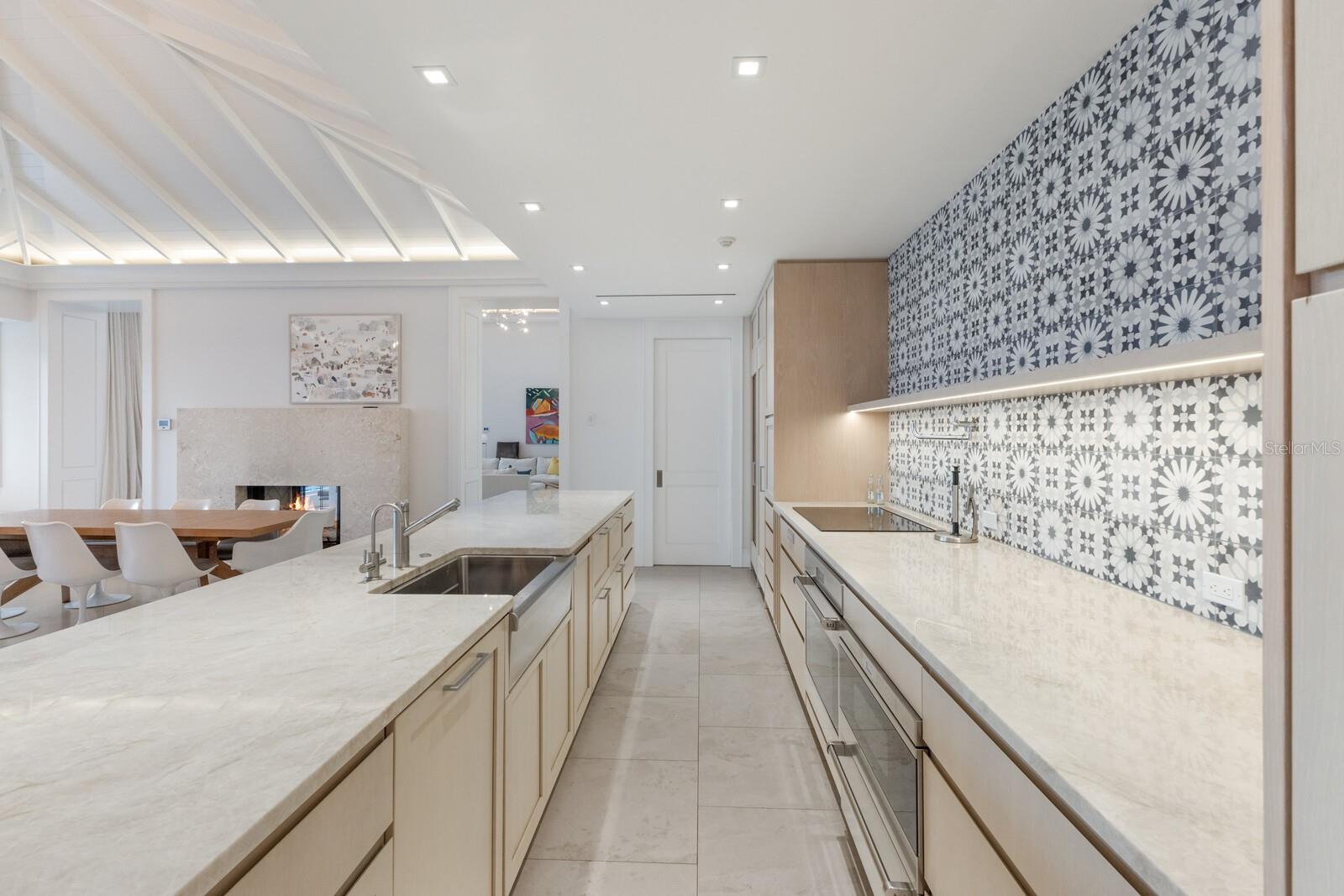 D6139748 Property Photo