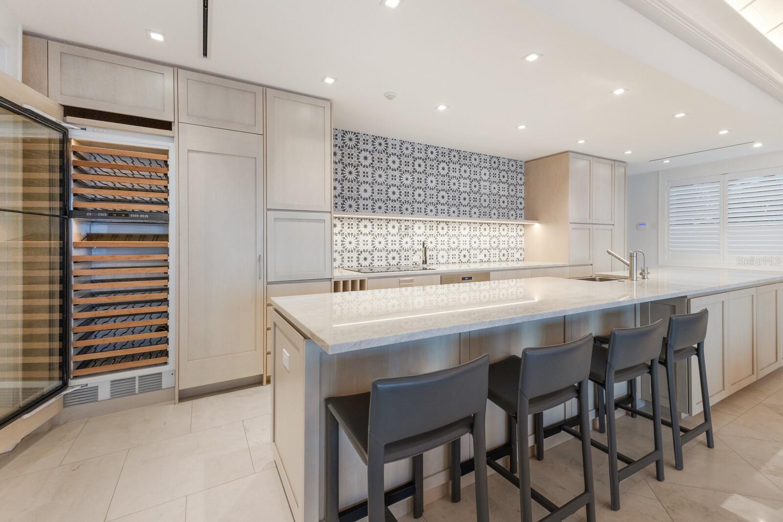 D6139748 Property Photo