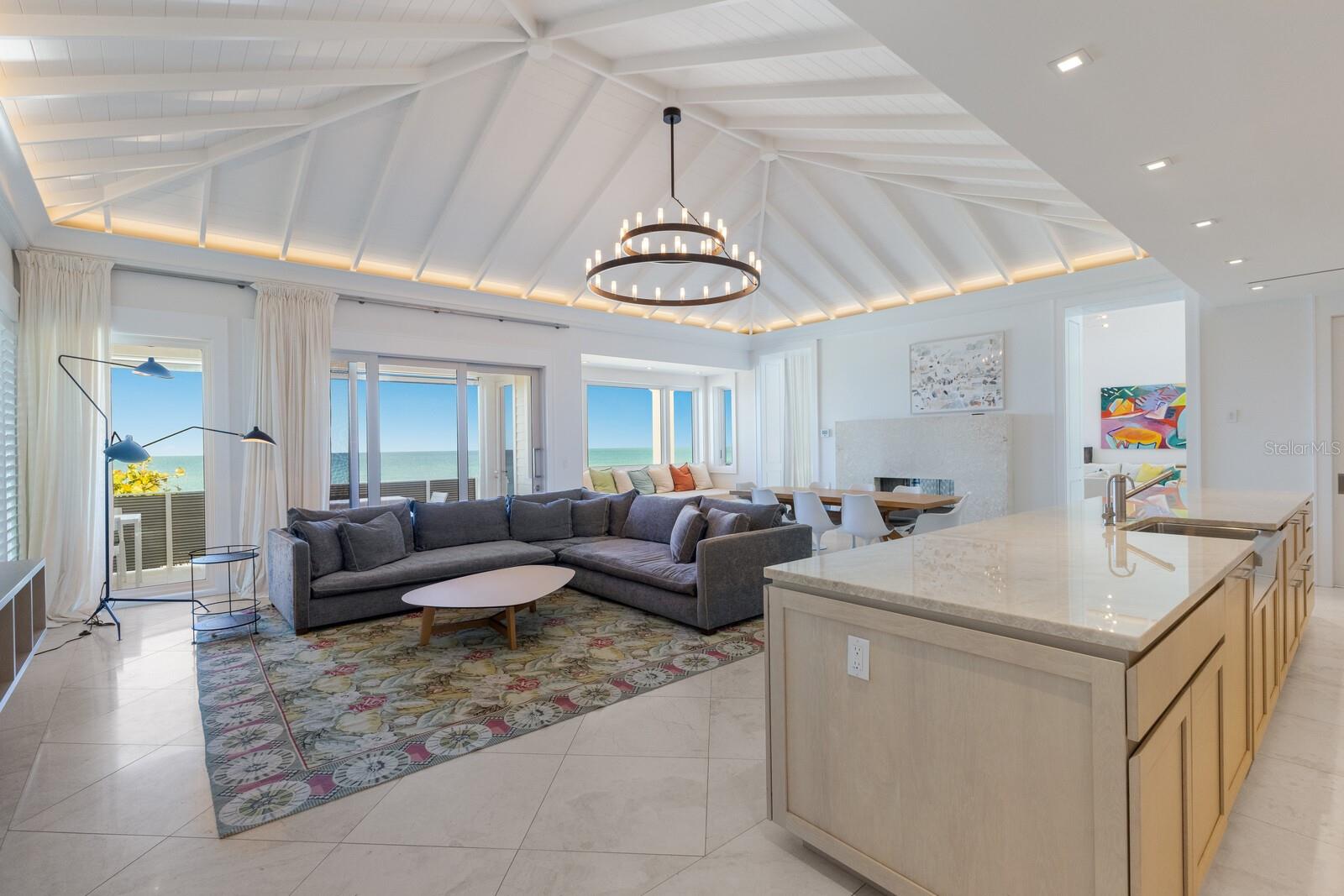 D6139748 Property Photo