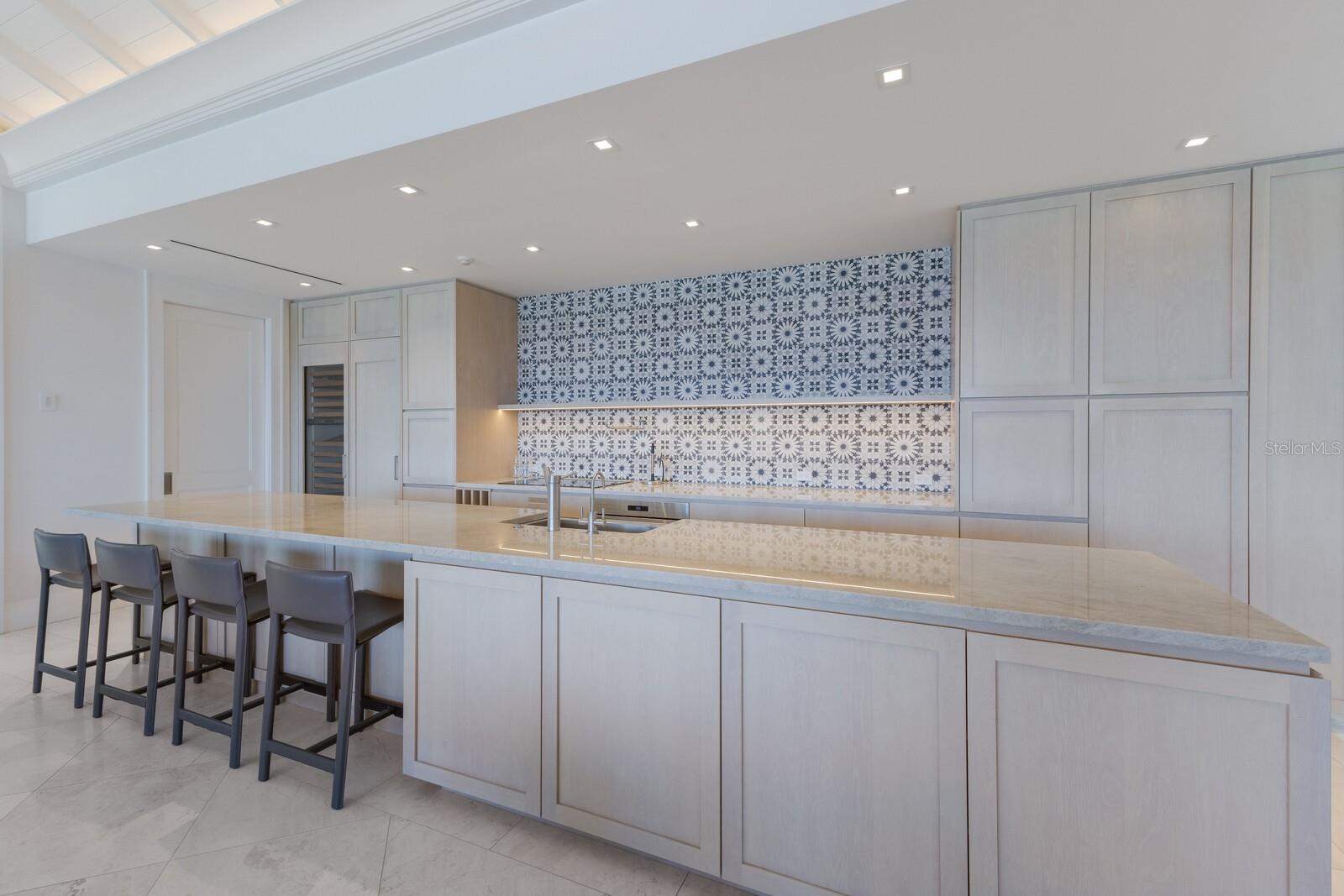 D6139748 Property Photo