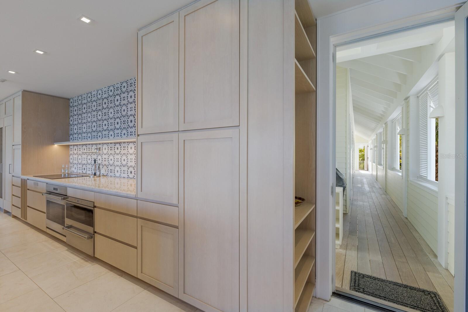 D6139748 Property Photo