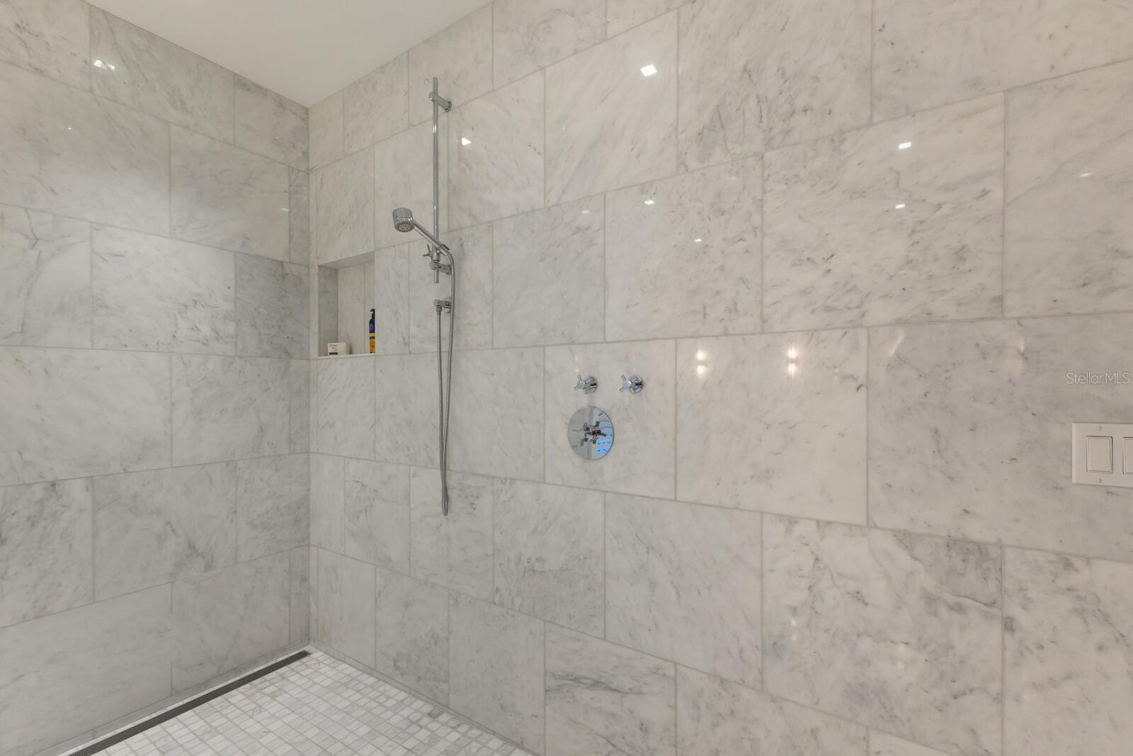 D6139748 Property Photo