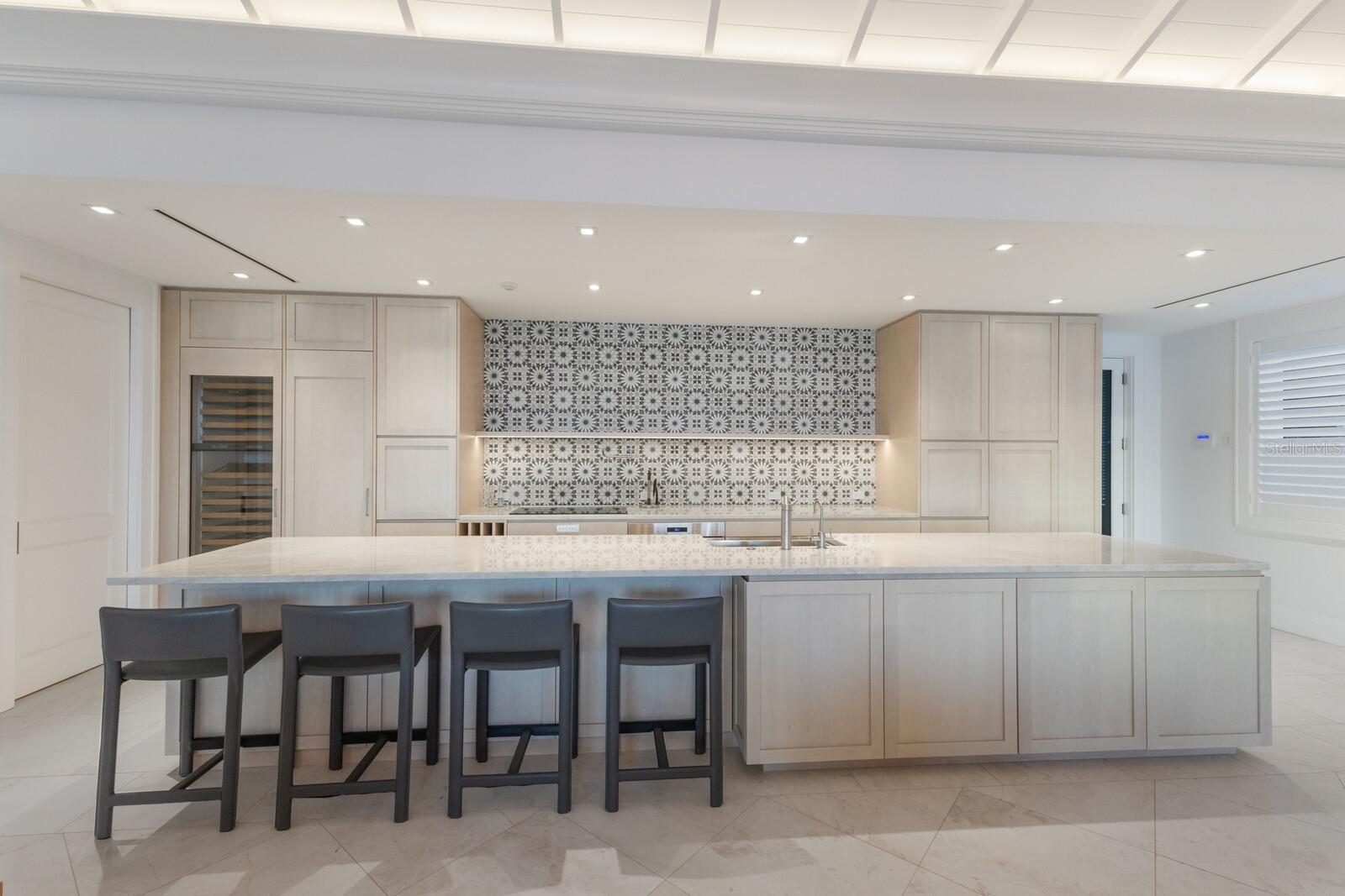 D6139748 Property Photo