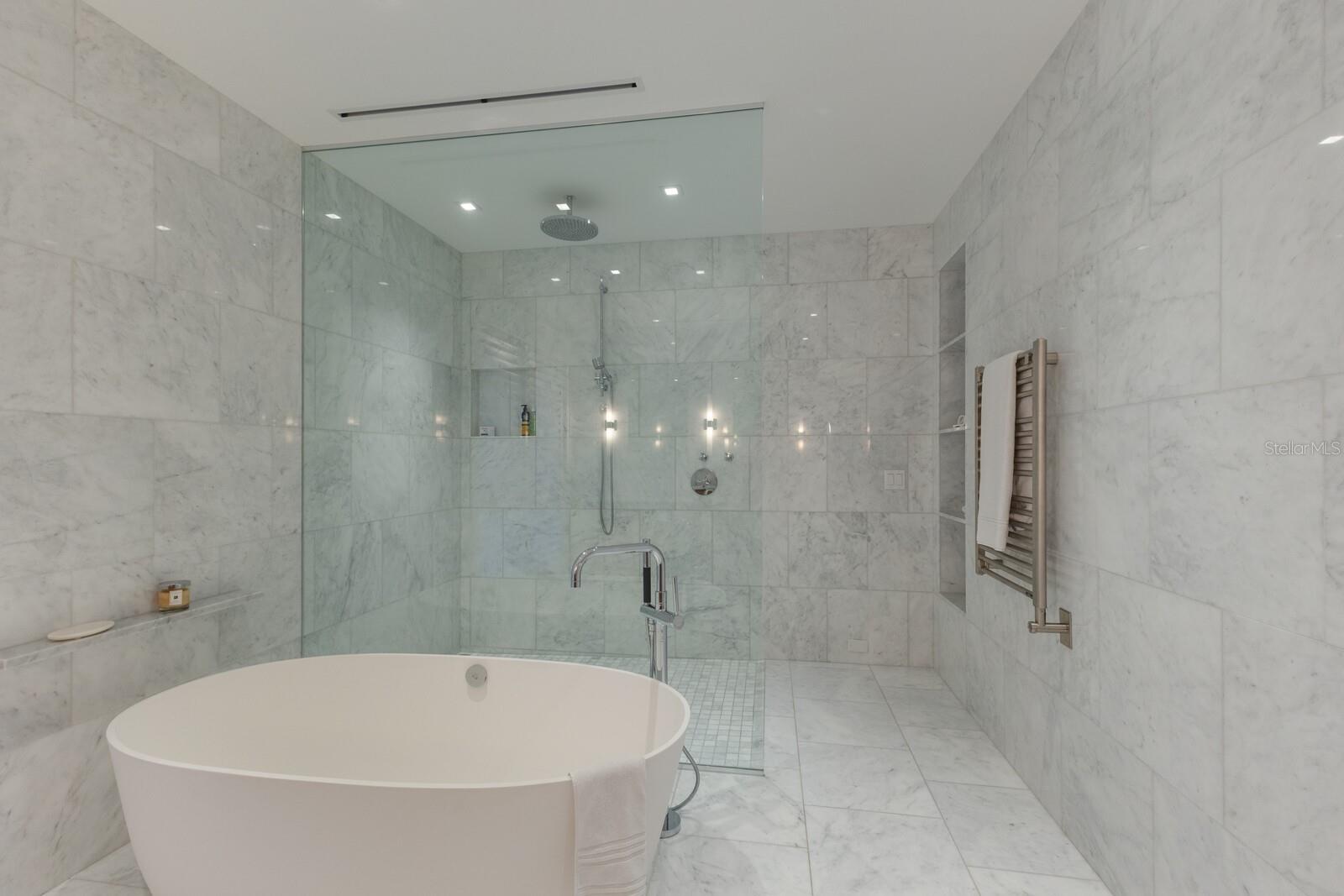 D6139748 Property Photo