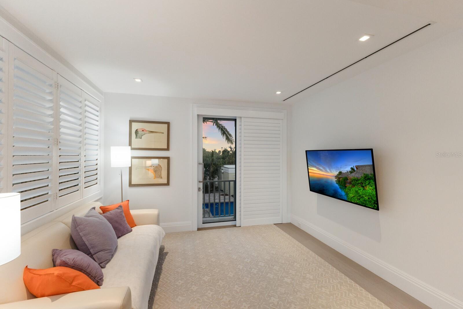 D6139748 Property Photo