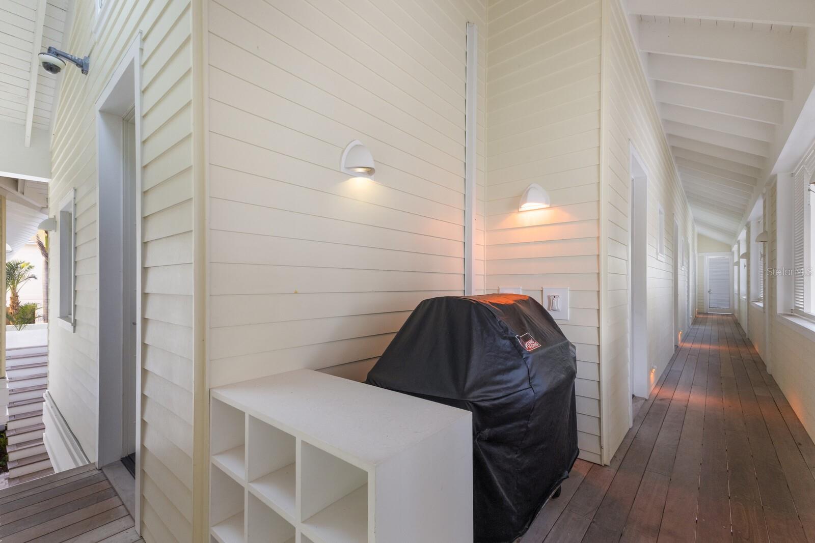 D6139748 Property Photo