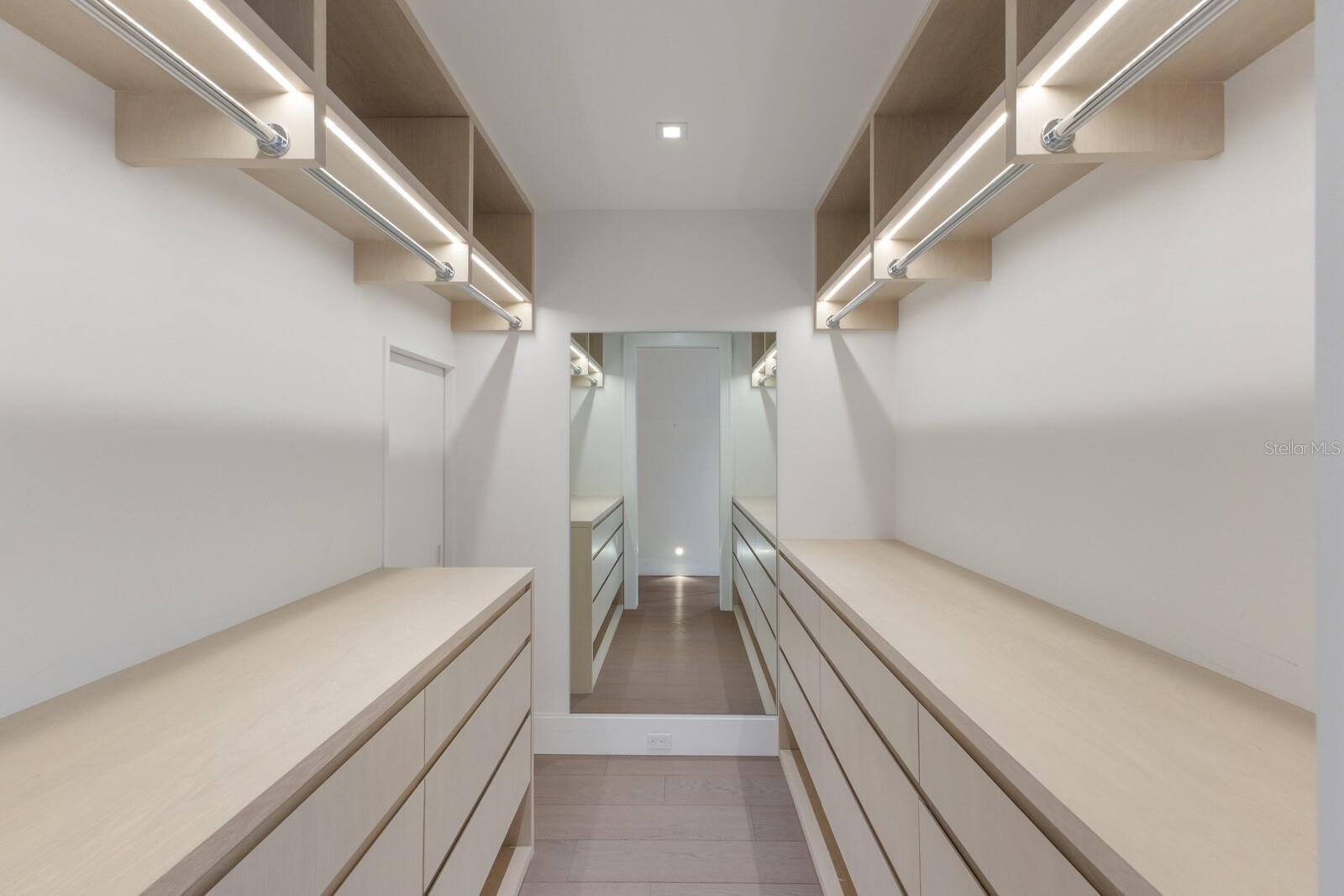 D6139748 Property Photo